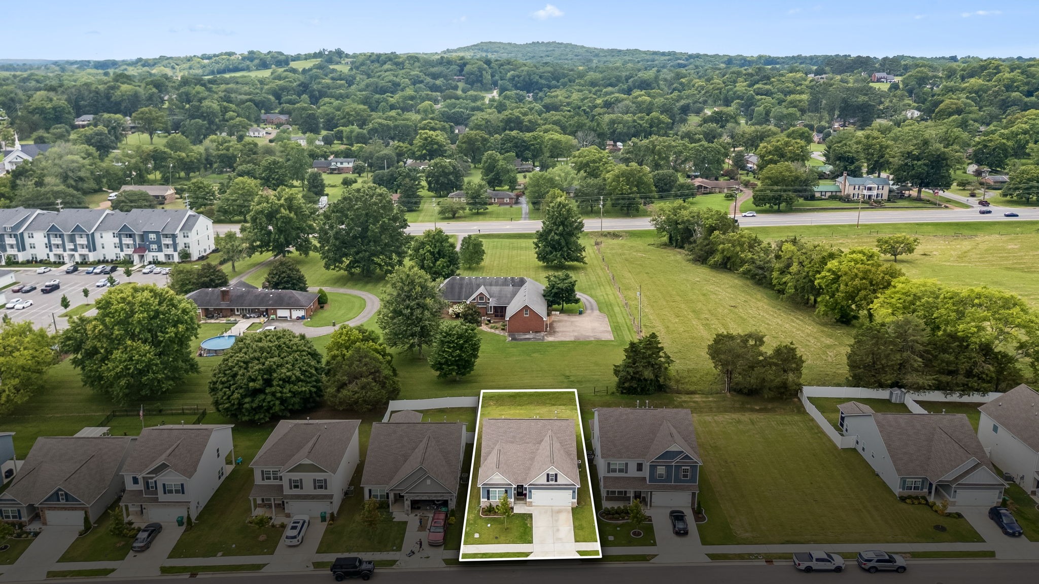 128 Gatwick Dr, Lebanon, TN 37087