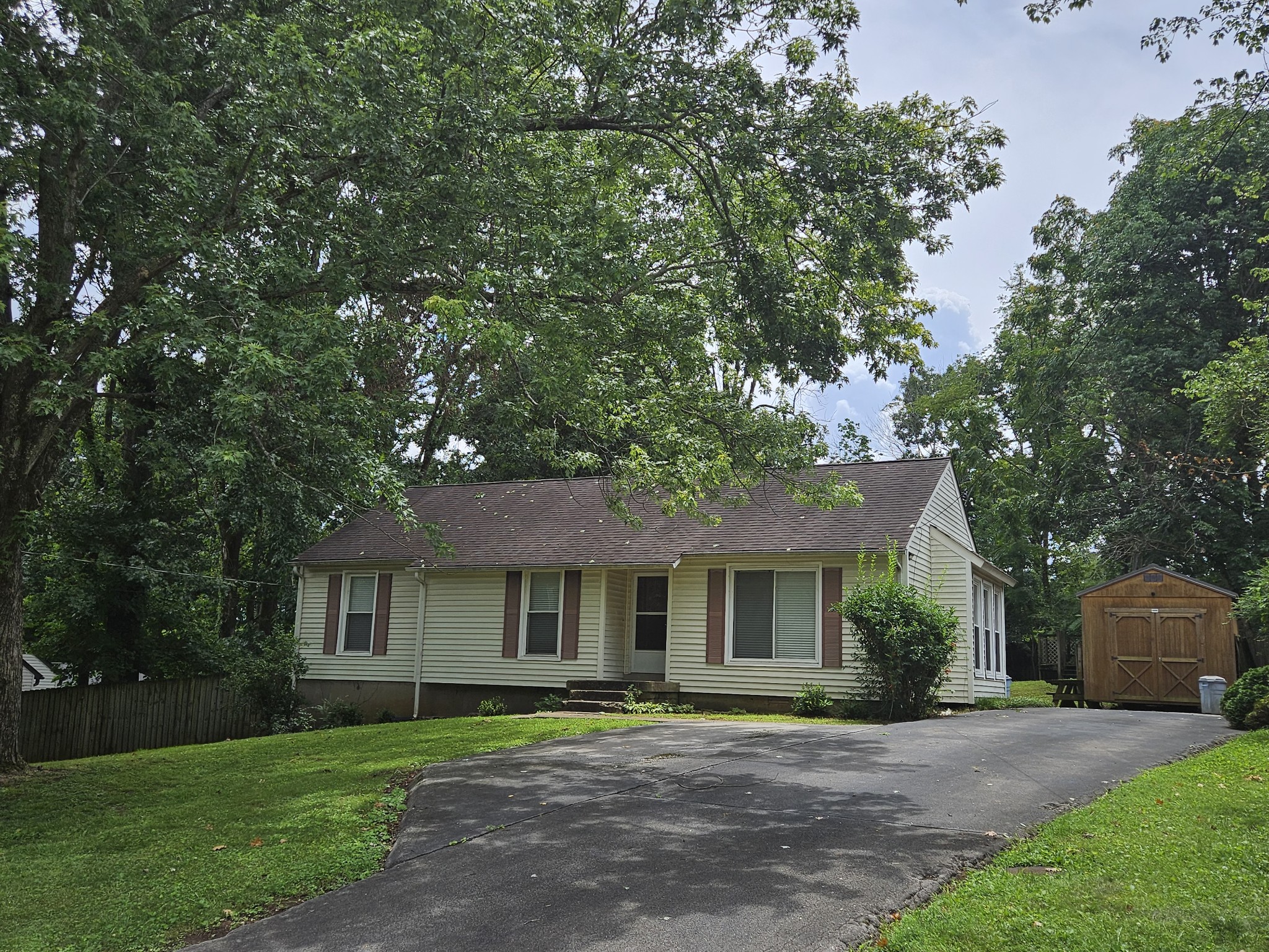 107 Oak Ct, Mount Juliet, TN 37122