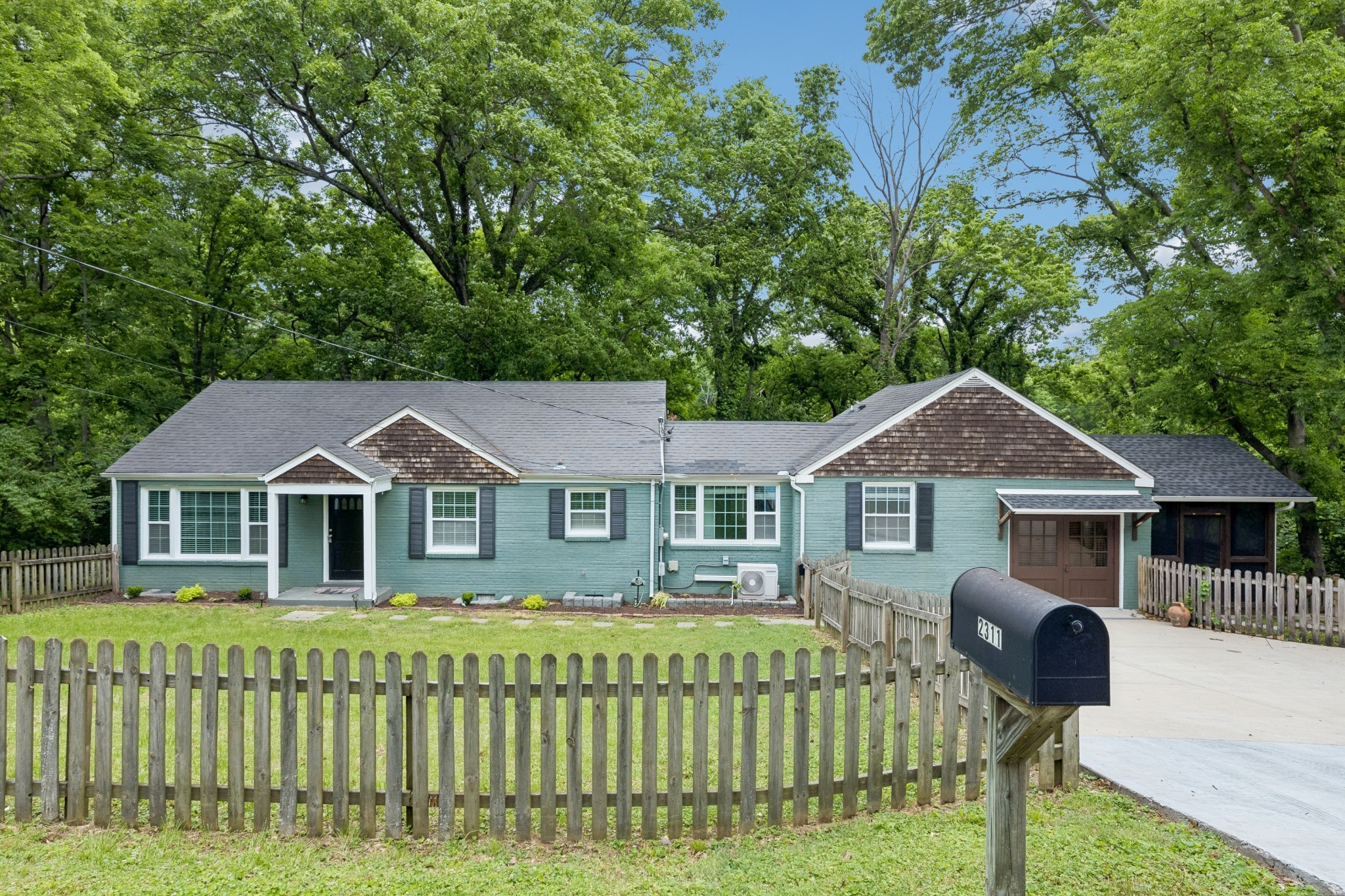 2311 Mcgavock Pike, Nashville, TN 37216