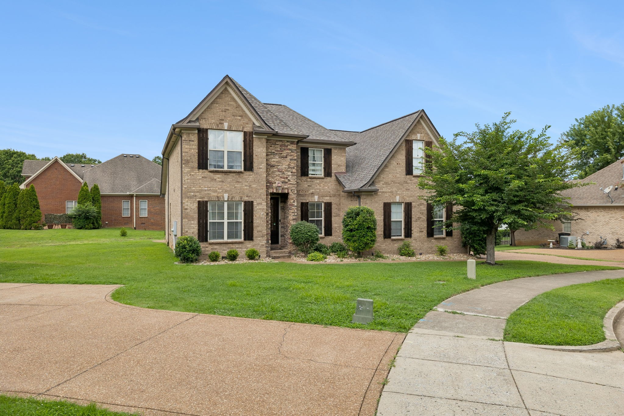 208 Chapel Ct S, Hendersonville, TN 37075