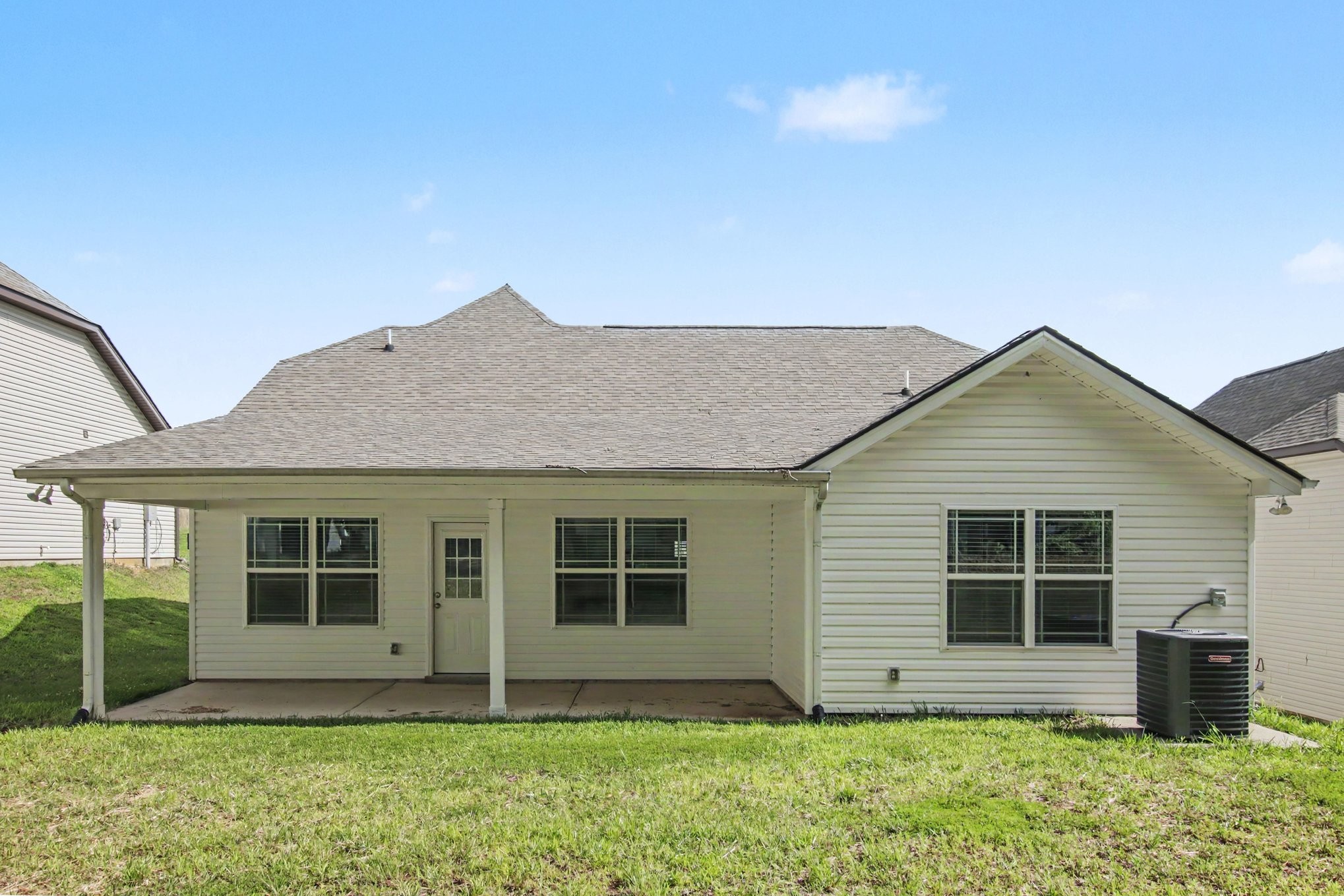273 Green Hills Dr, Springfield, TN 37172
