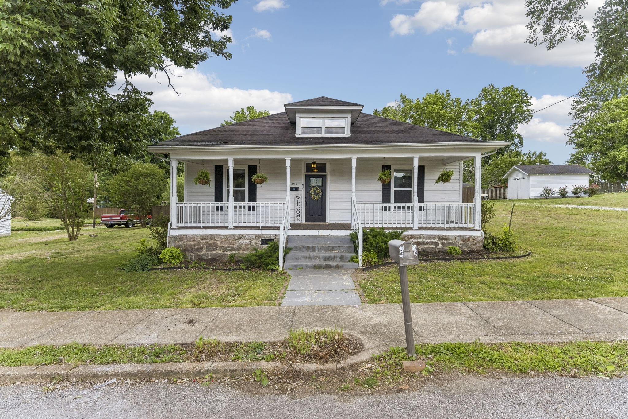 204 Jefferson Ave E, Carthage, TN 37030
