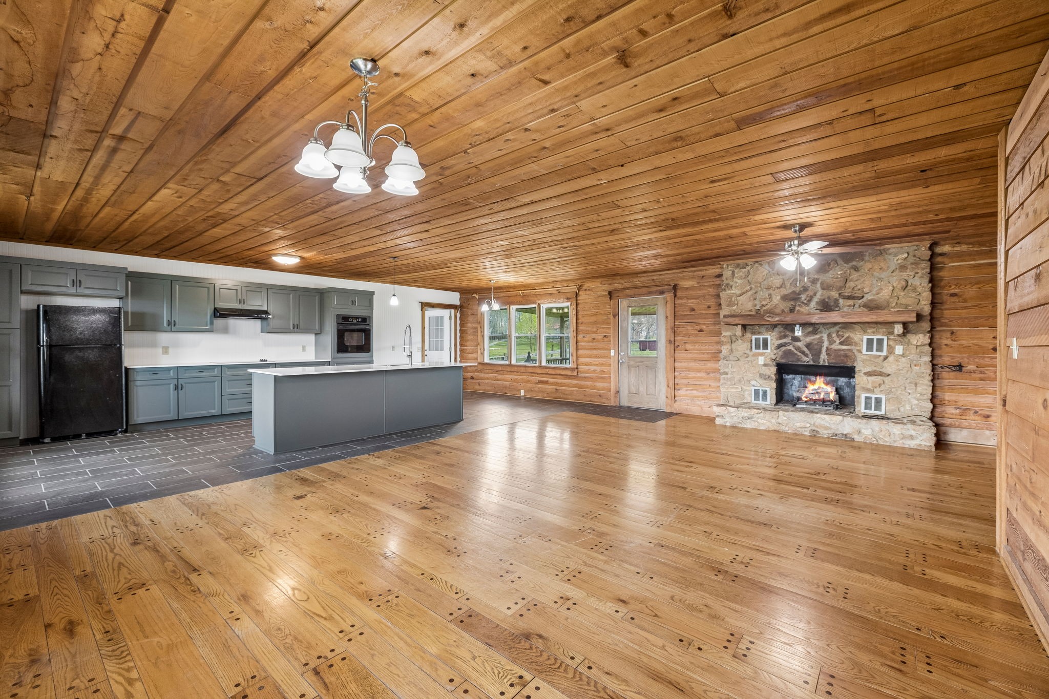 905 Town Branch Rd, Charlotte, TN 37036