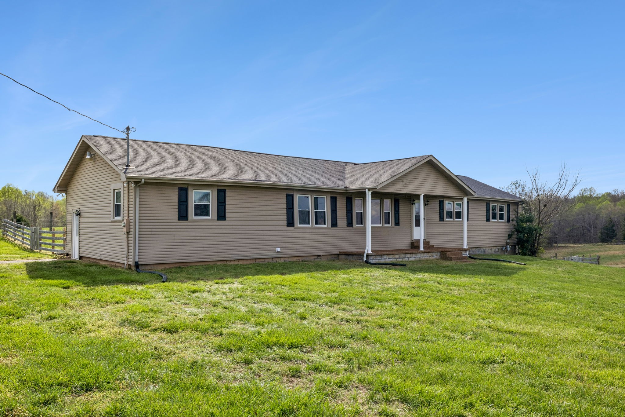 905 Town Branch Rd, Charlotte, TN 37036