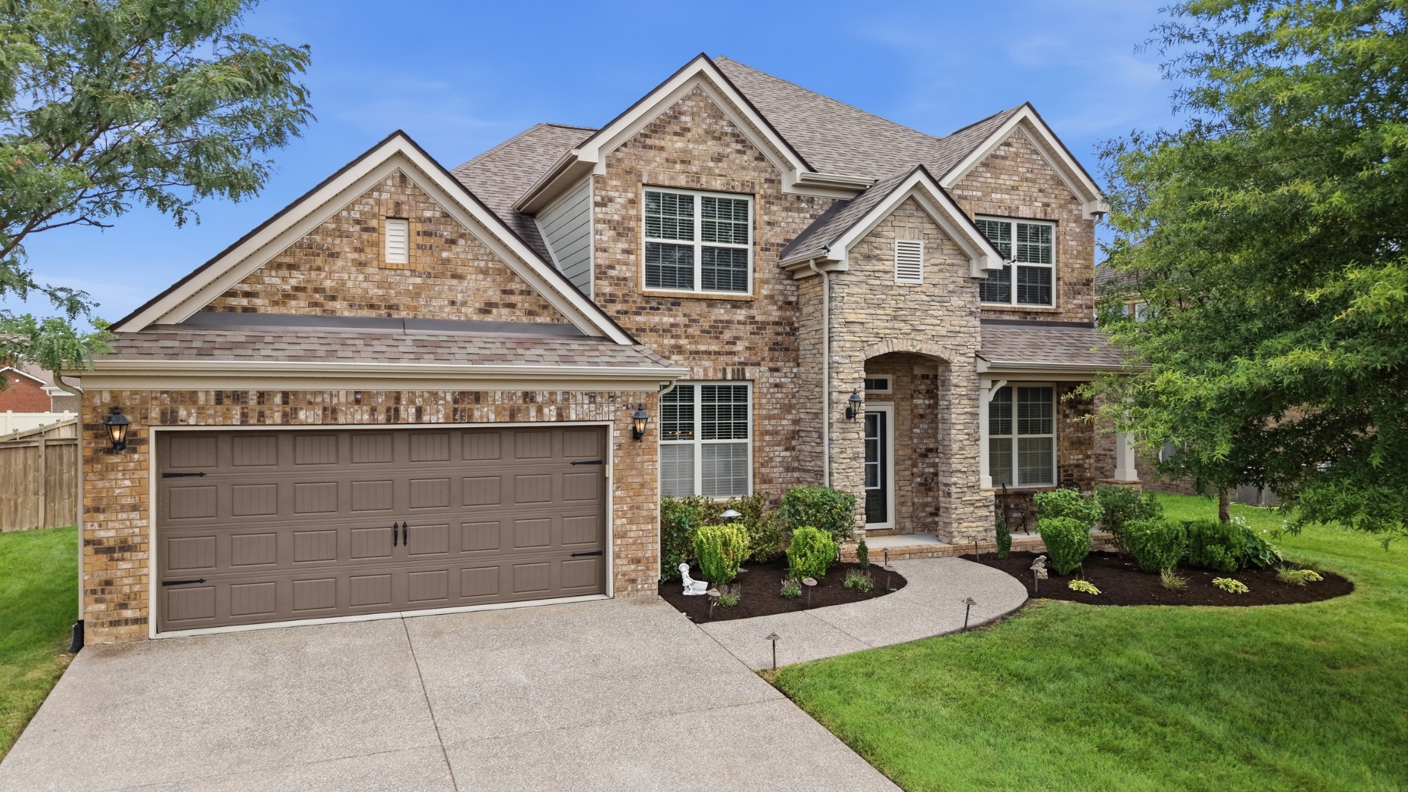 1045 Brixworth Dr, Thompsons Station, TN 37179