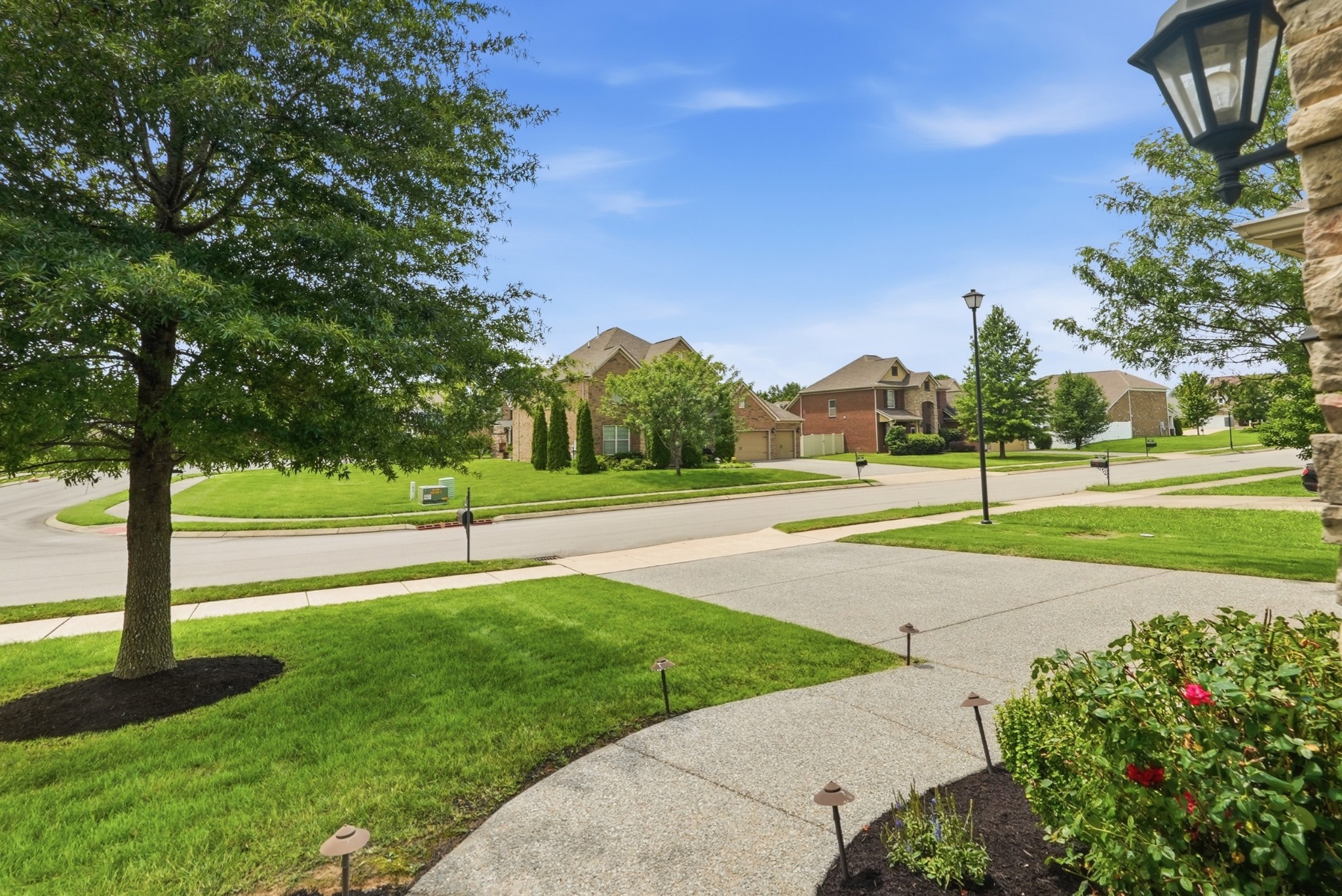 1045 Brixworth Dr, Thompsons Station, TN 37179