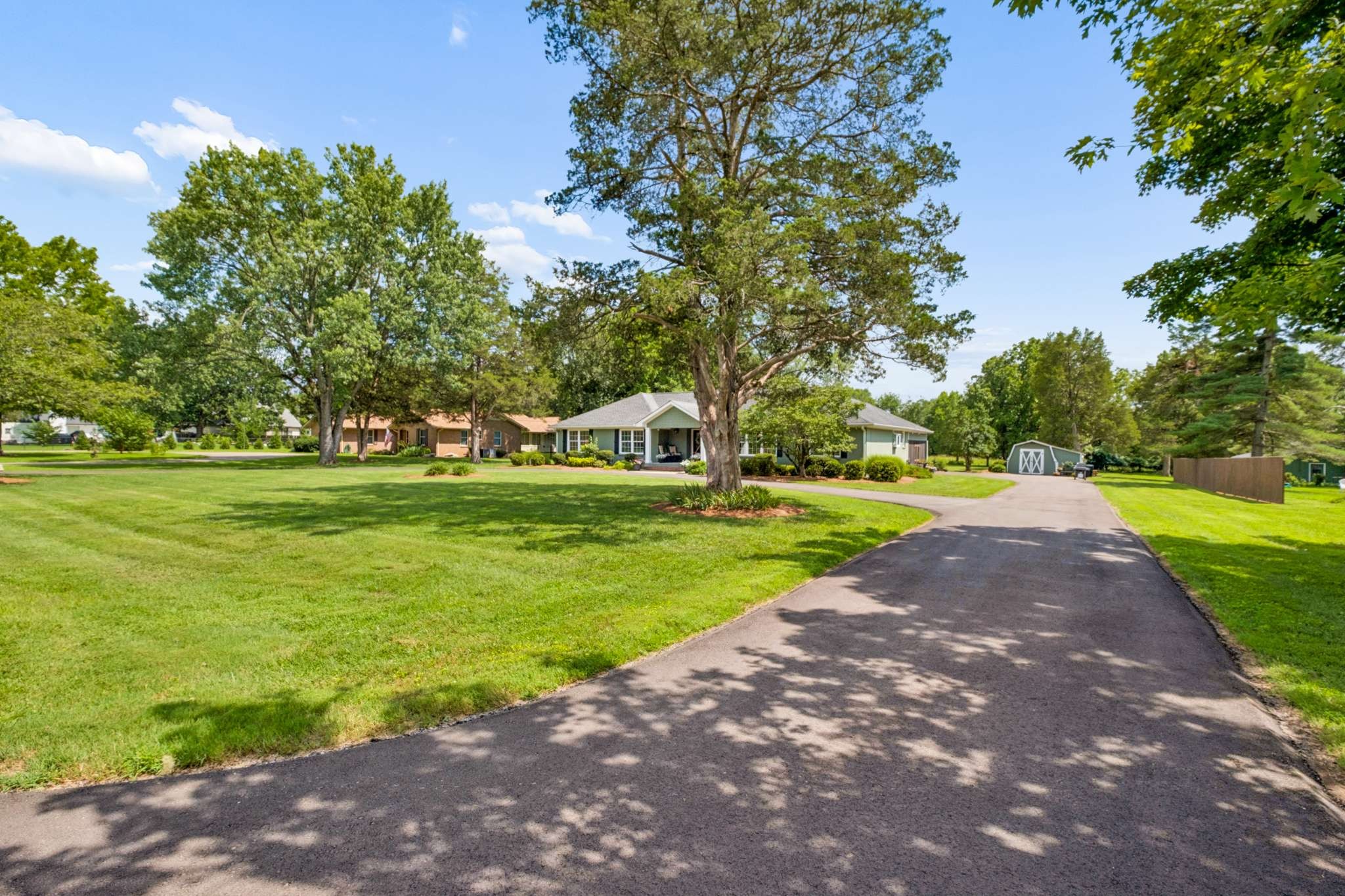2115 Harding Pl, Murfreesboro, TN 37129