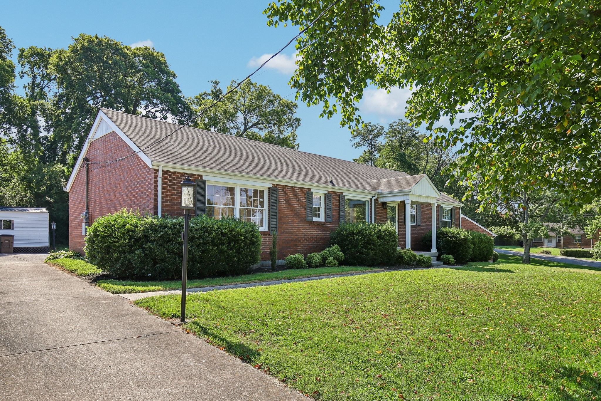 417 Springview Dr, Nashville, TN 37214