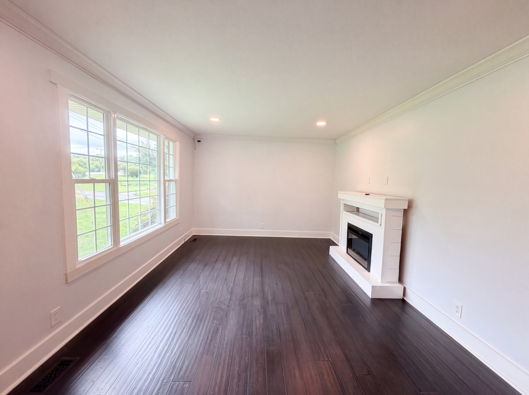 102 S Valley Rd, Hendersonville, TN 37075