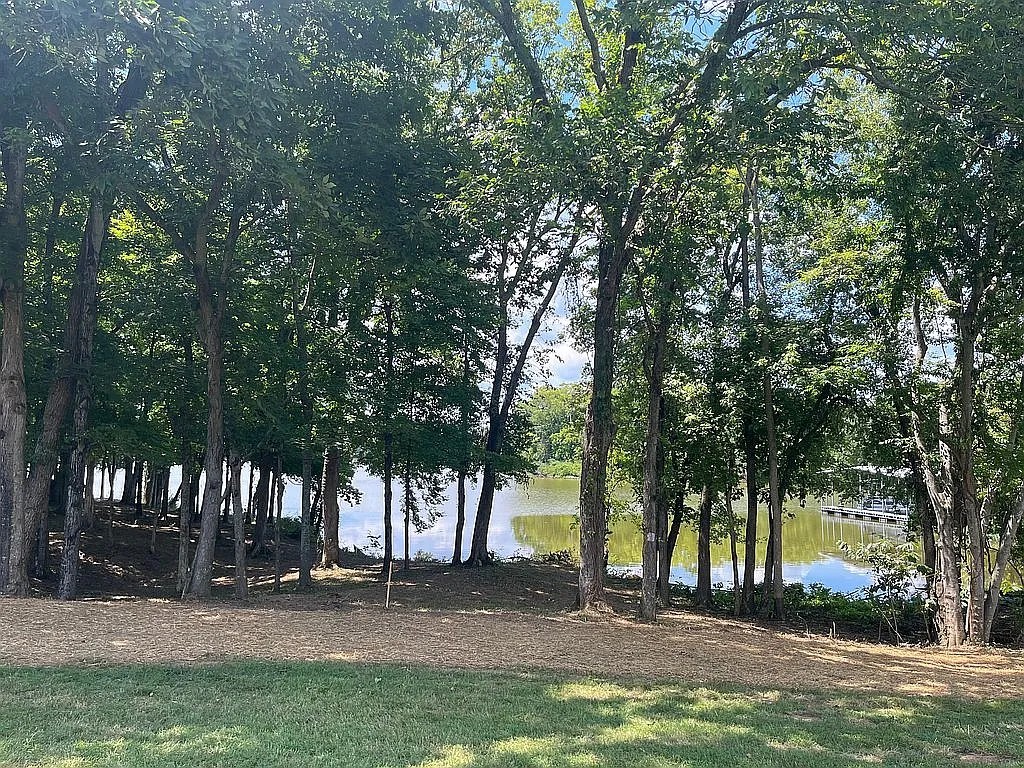 1060 Emerald Valley Dr, Castalian Springs, TN 37031