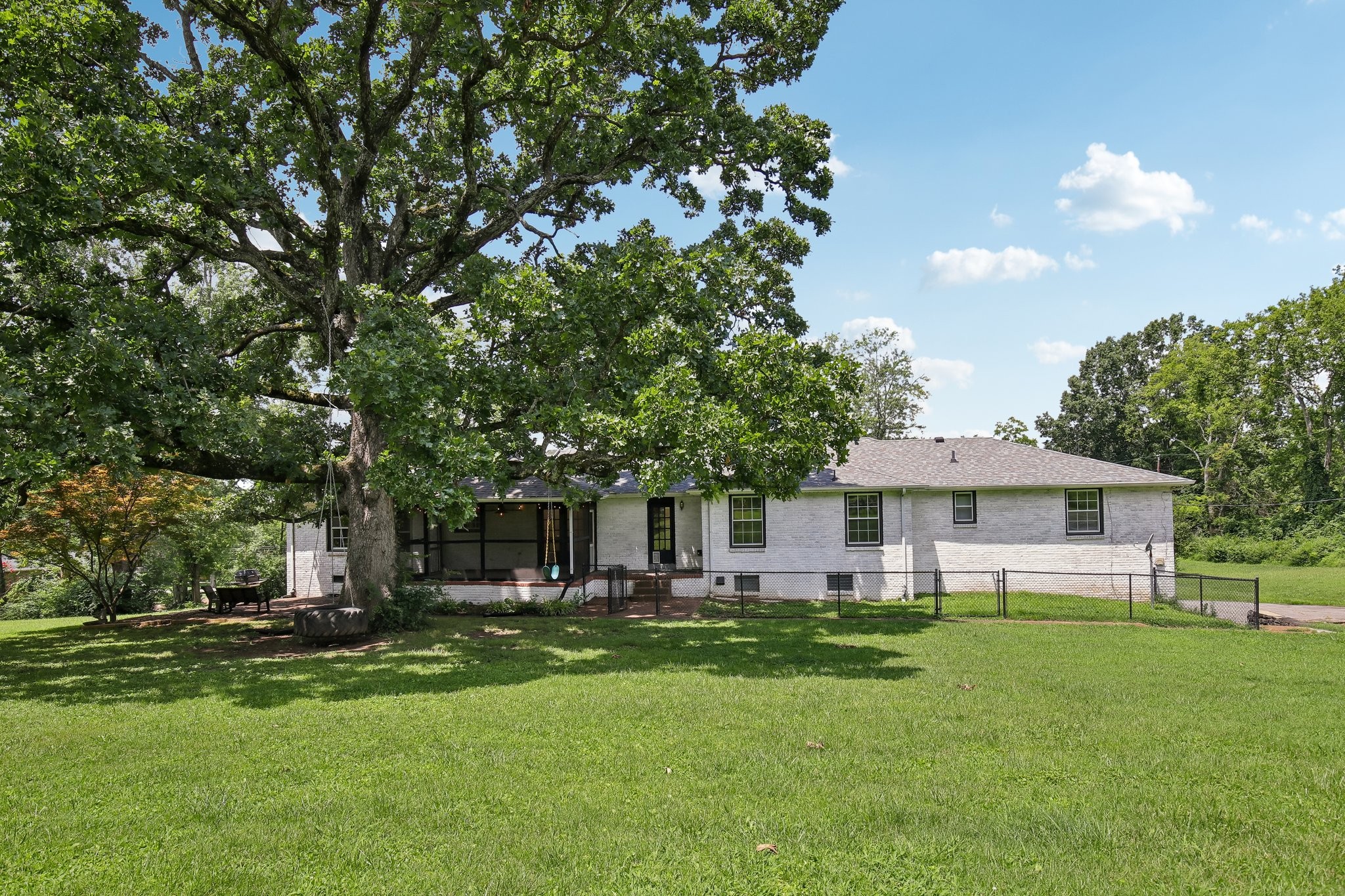 463 Walton Ferry Rd, Hendersonville, TN 37075