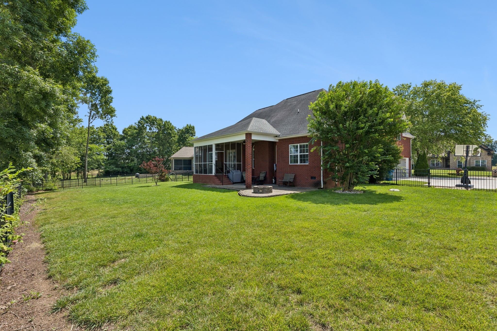 1210 Lila Dr, Murfreesboro, TN 37128