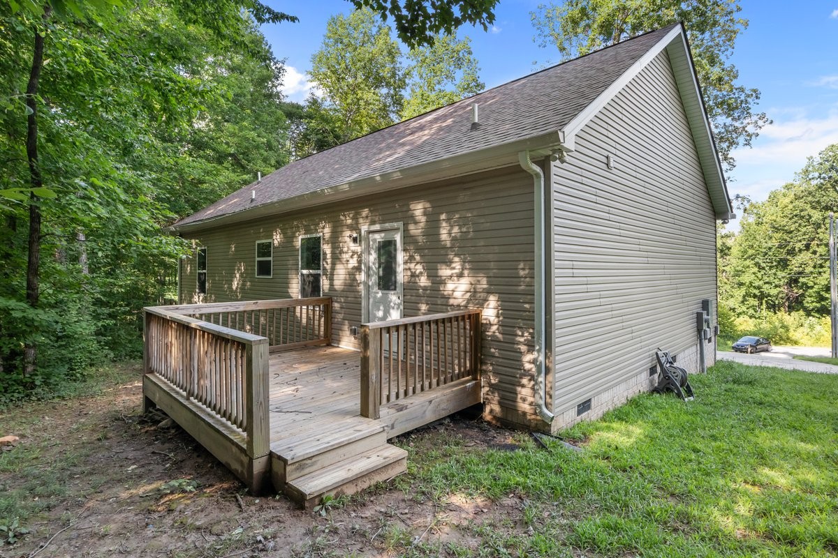 537 Lewis Ln, Charlotte, TN 37036