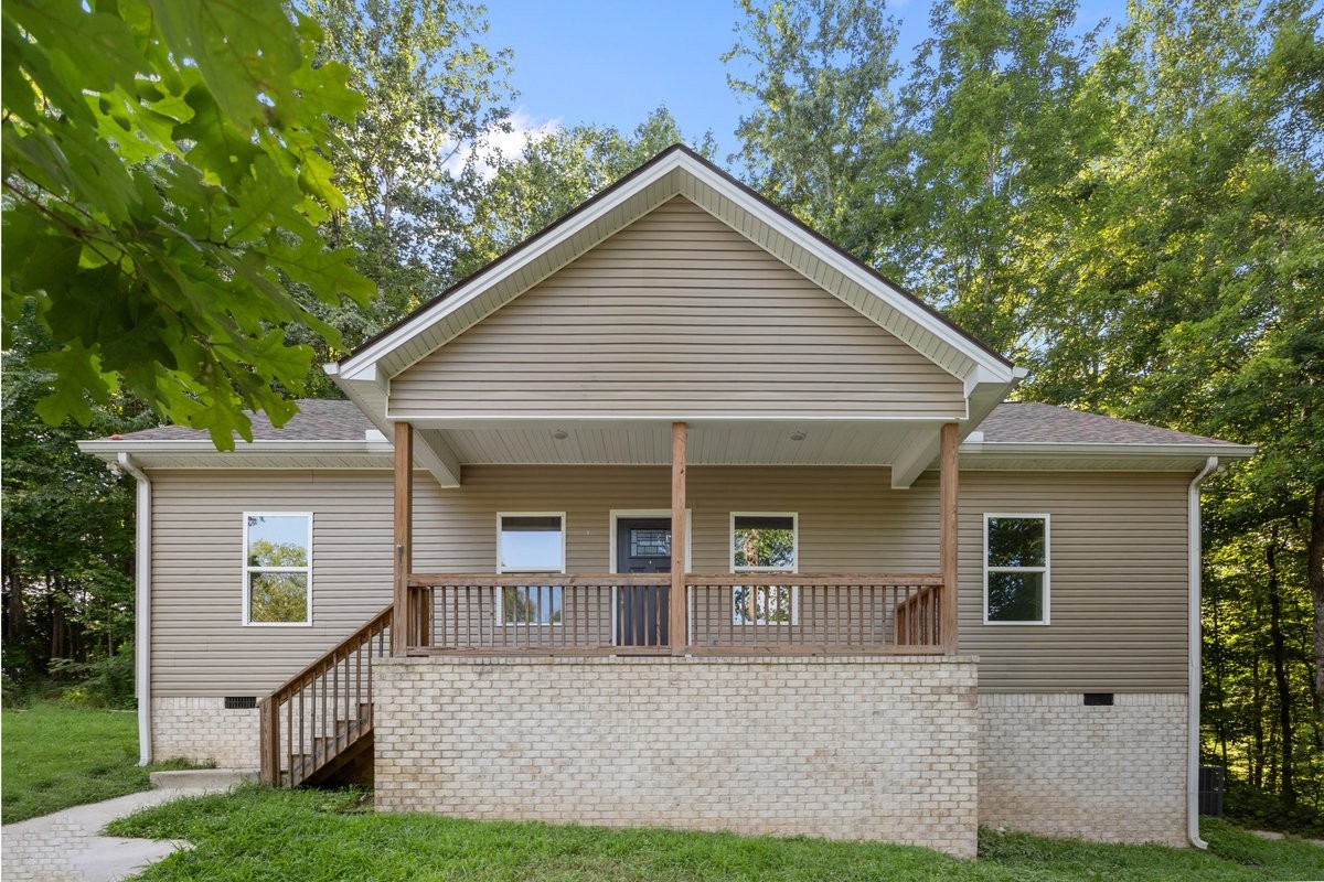 537 Lewis Ln, Charlotte, TN 37036