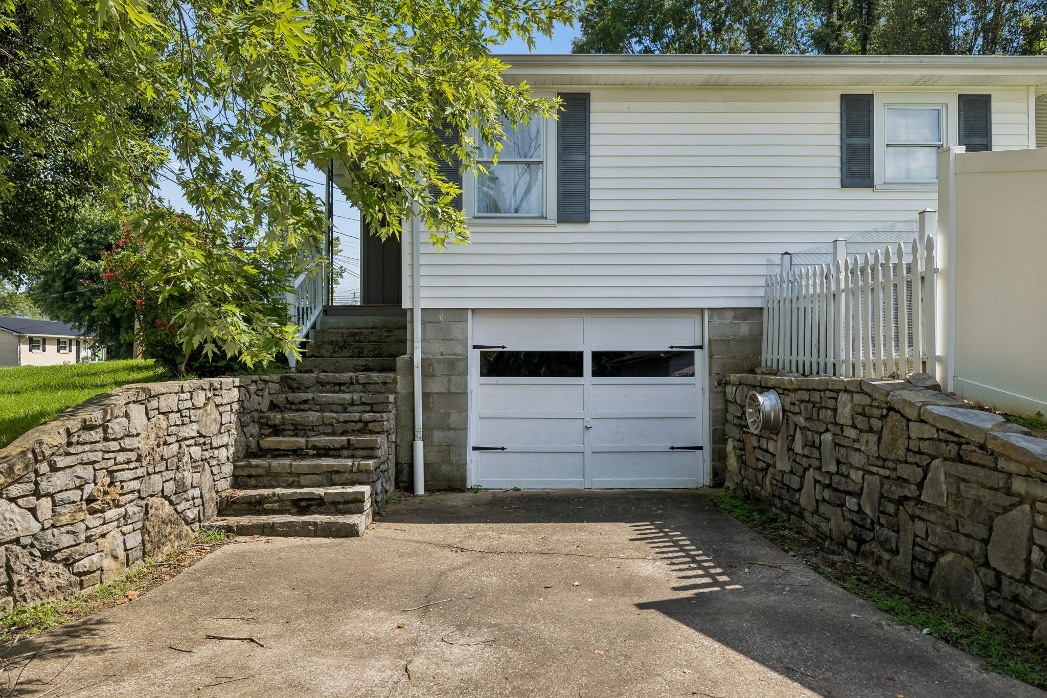 119 Hogan Rd, Gordonsville, TN 38563
