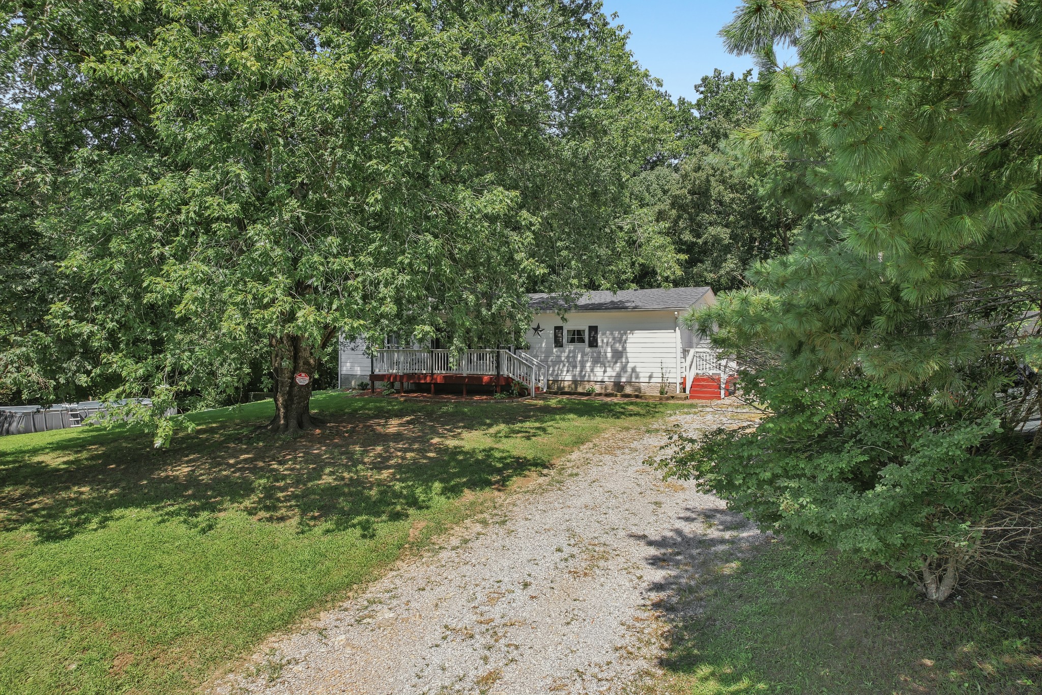1008 Hopewood Ln, Chapmansboro, TN 37035