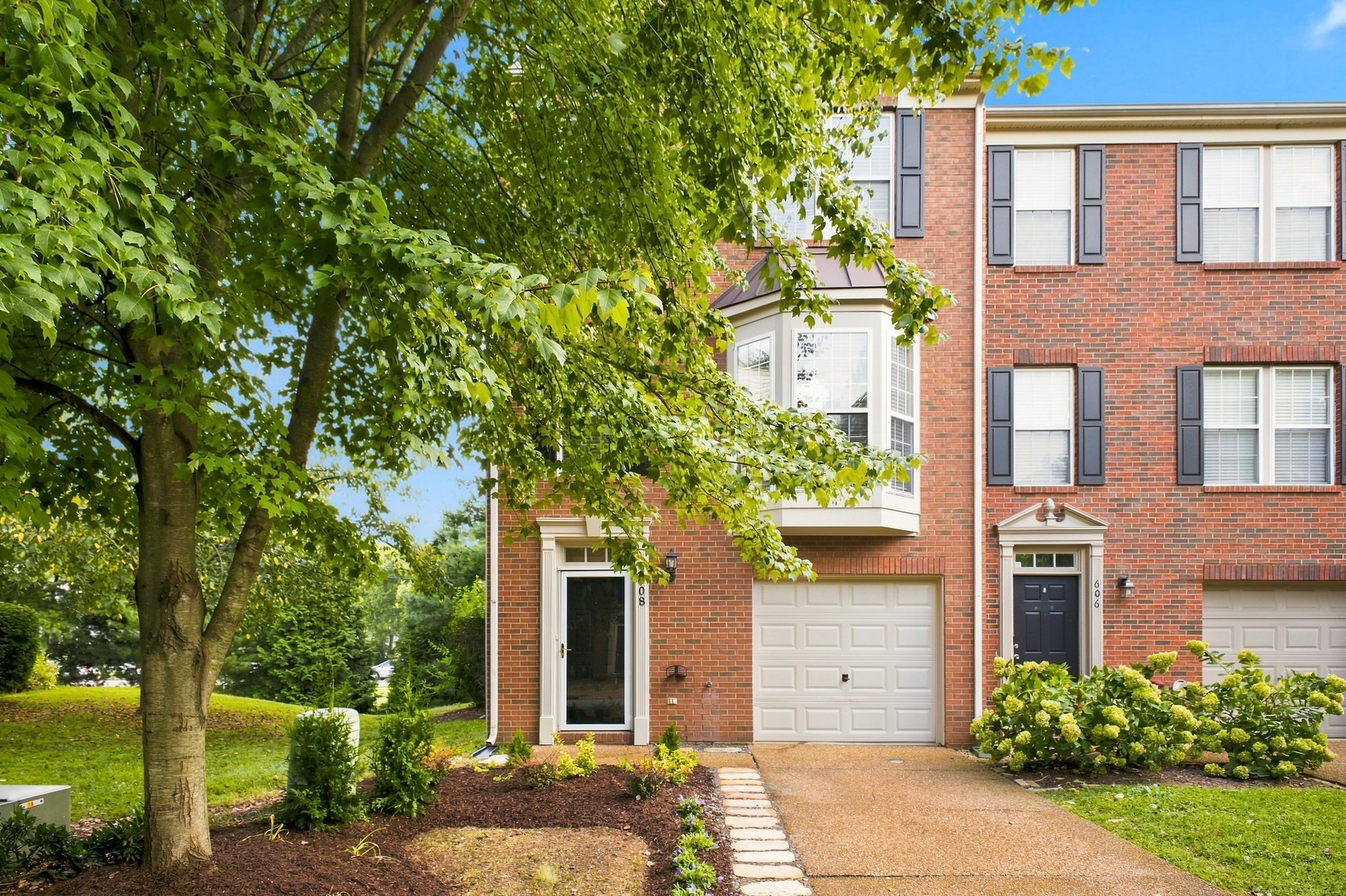 608 Huffine Manor Cir, Franklin, TN 37067
