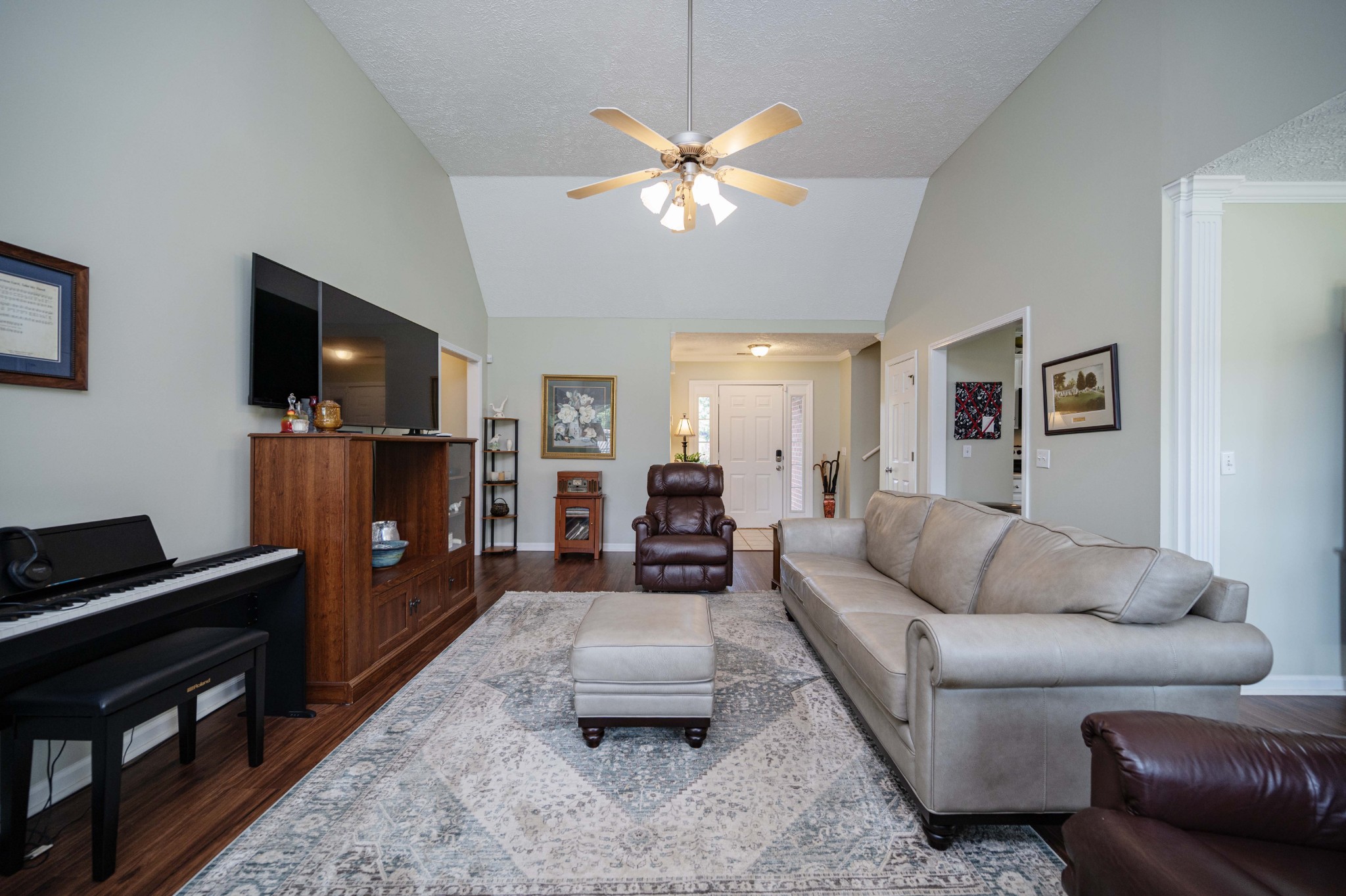 1205 Edgewood Ct, Murfreesboro, TN 37130