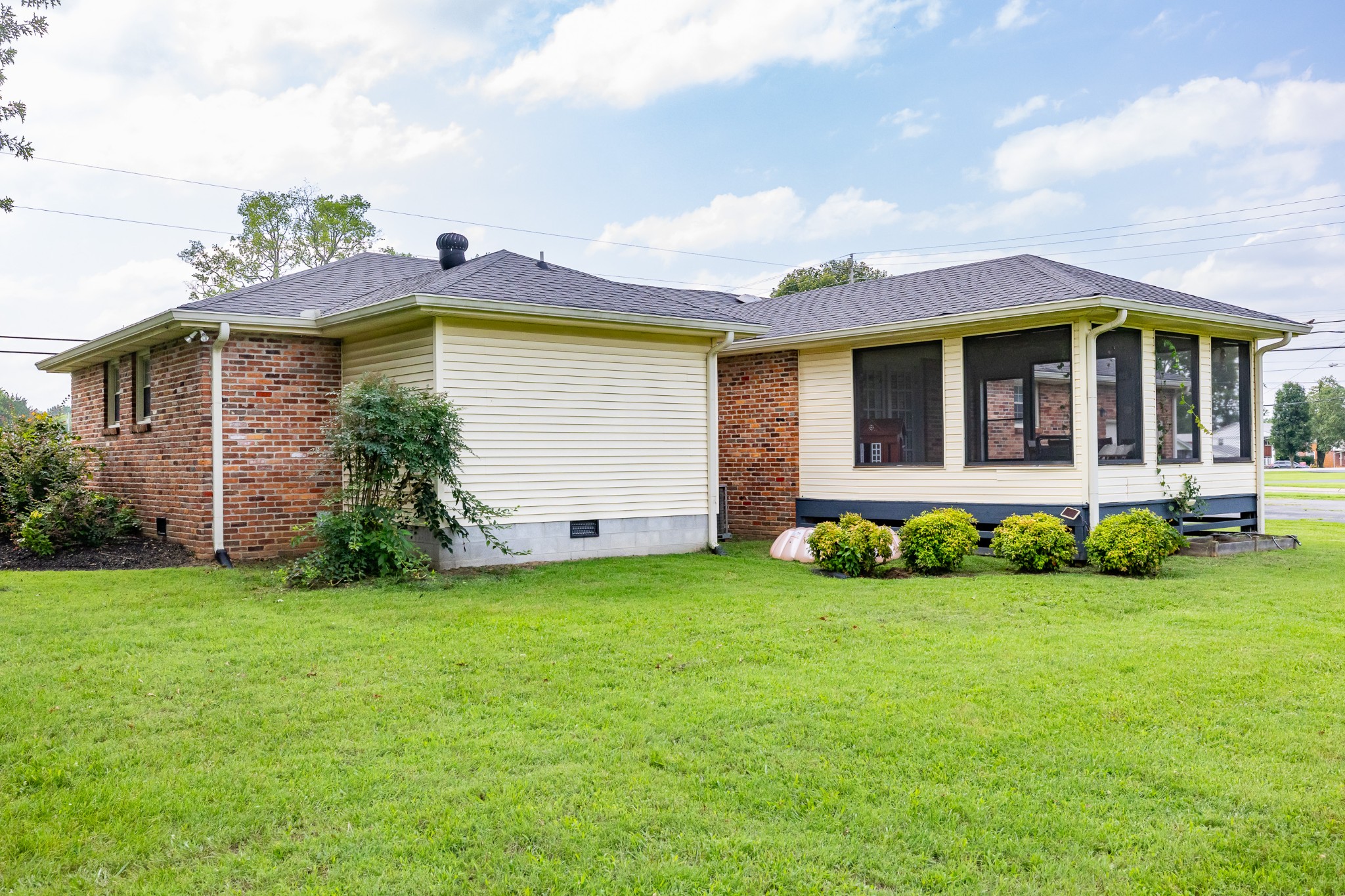 299 Winwood Dr, Lebanon, TN 37087