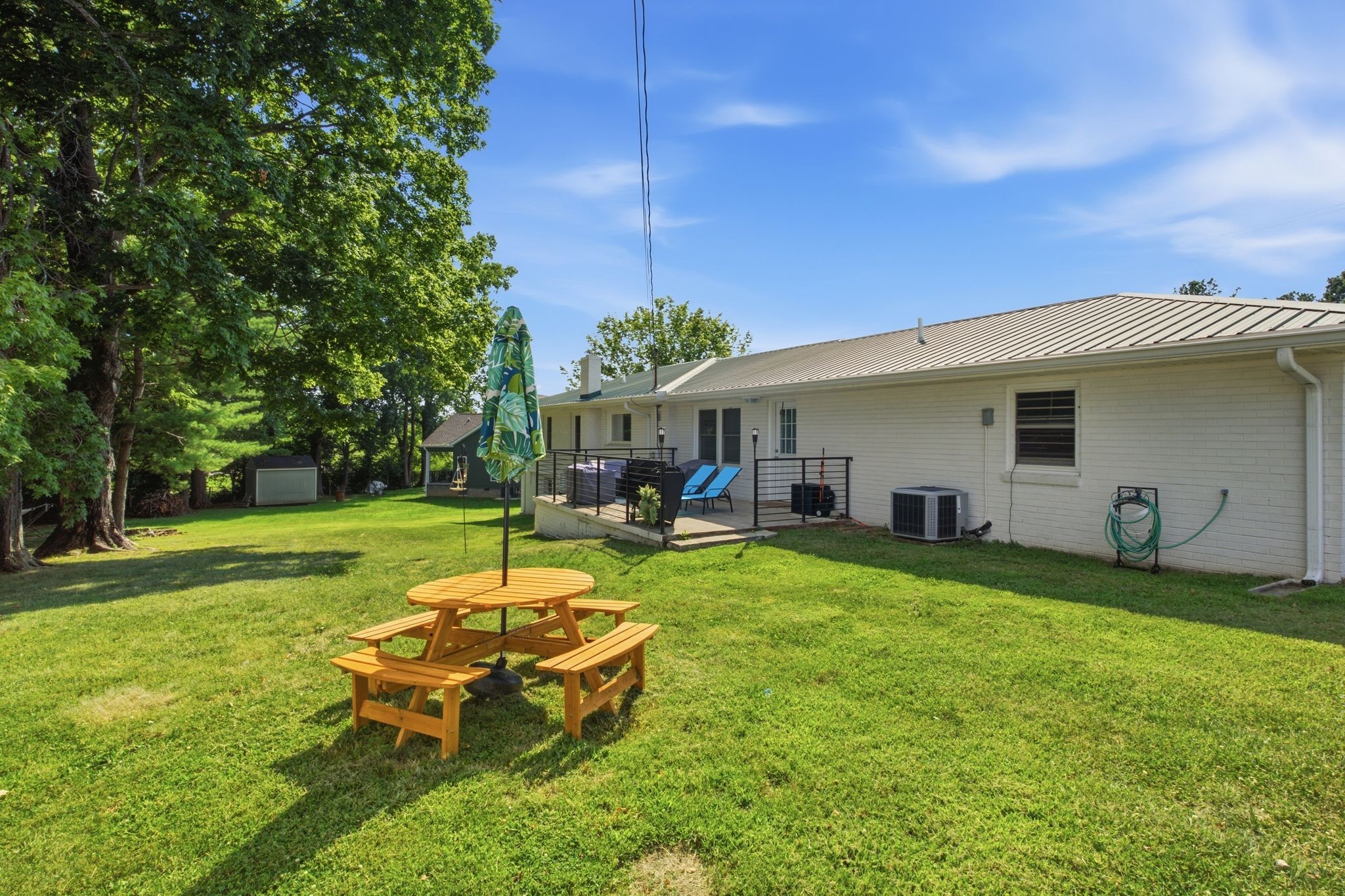 1514 5th Ave W, Springfield, TN 37172