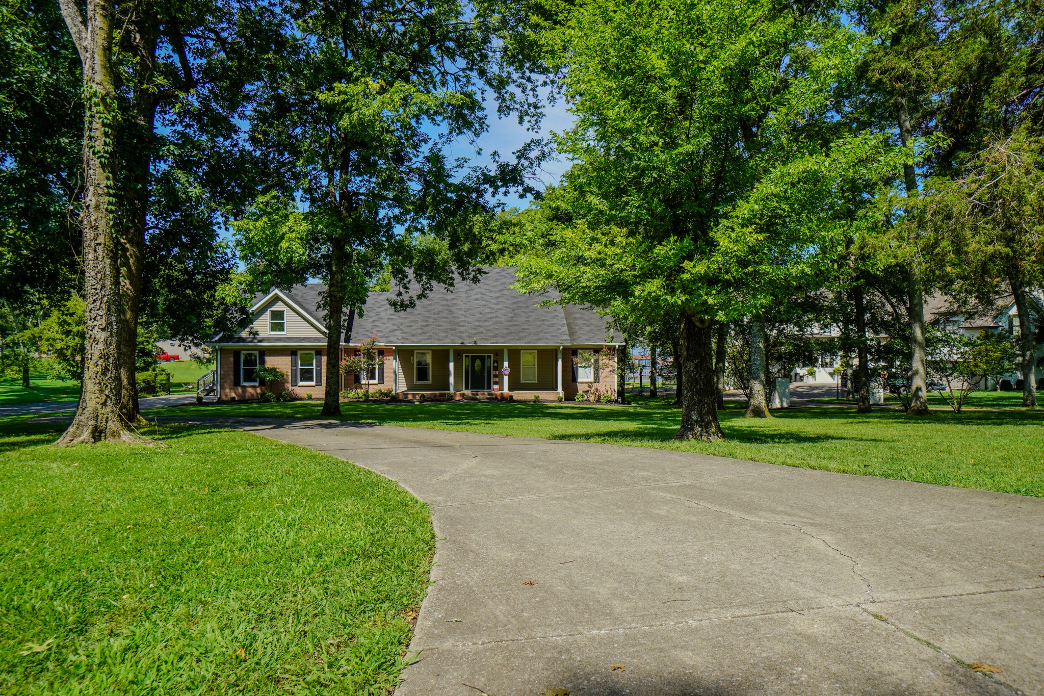 242 Lake Terrace Dr, Hendersonville, TN 37075