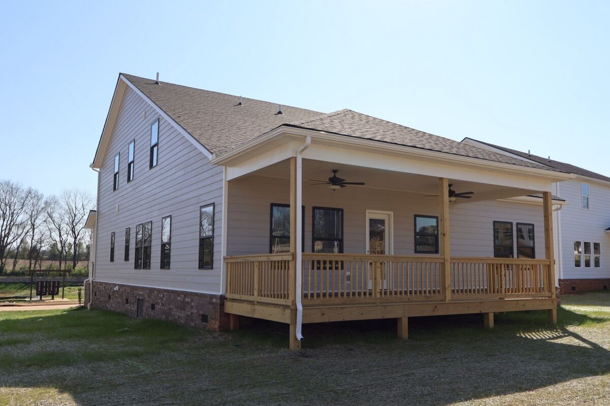 3142 Rolling Brook Dr, Columbia, TN 38401