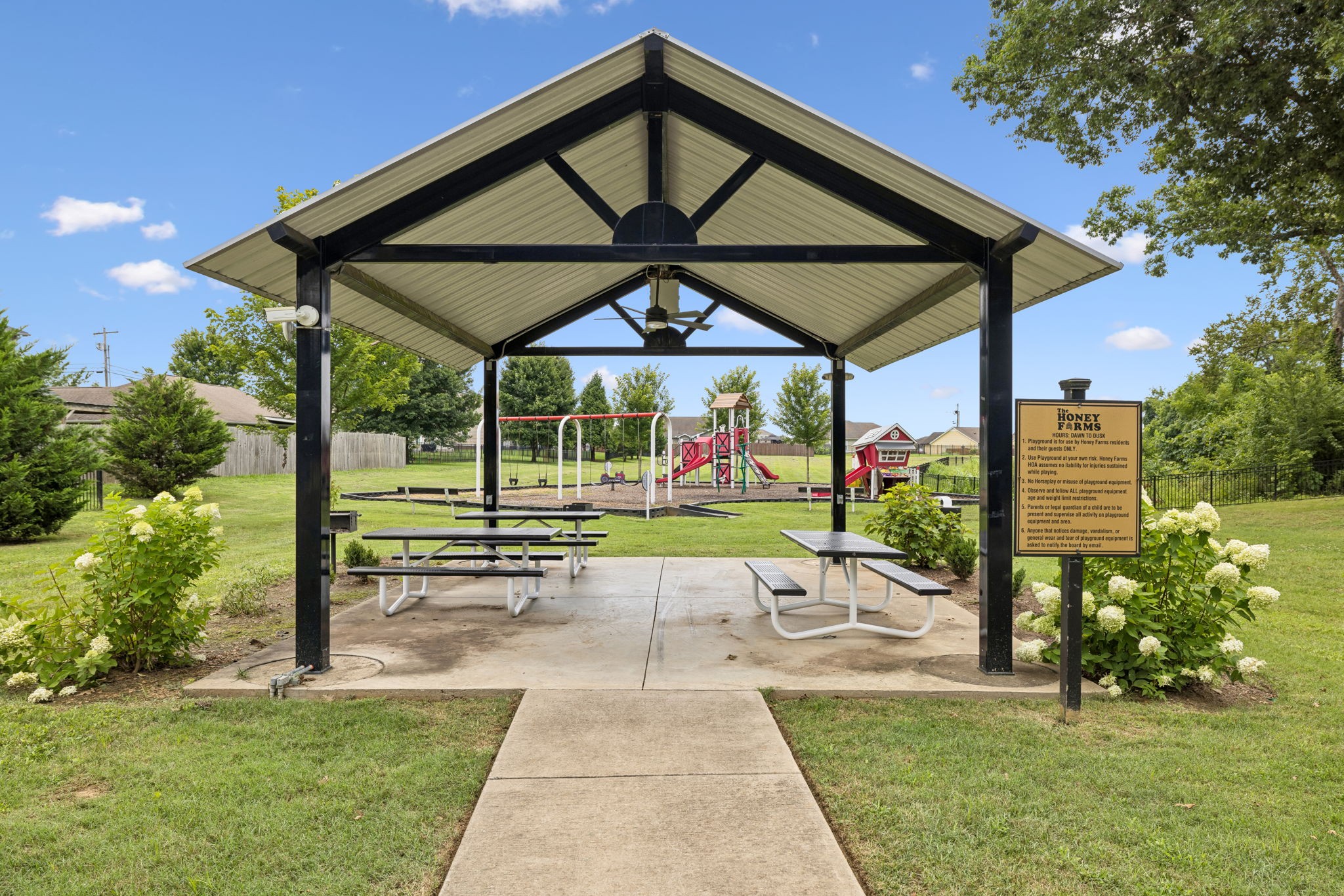 2708 Swarm Ct, Columbia, TN 38401