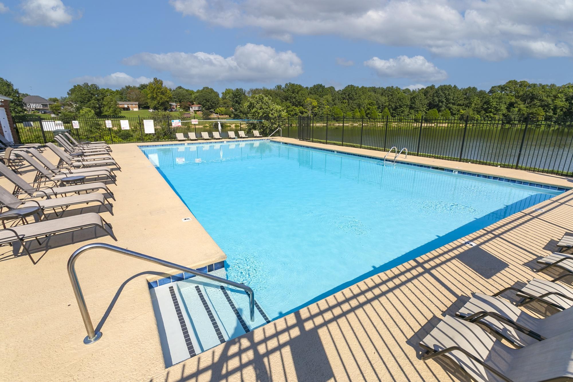 2213 Riverway Dr, Old Hickory, TN 37138
