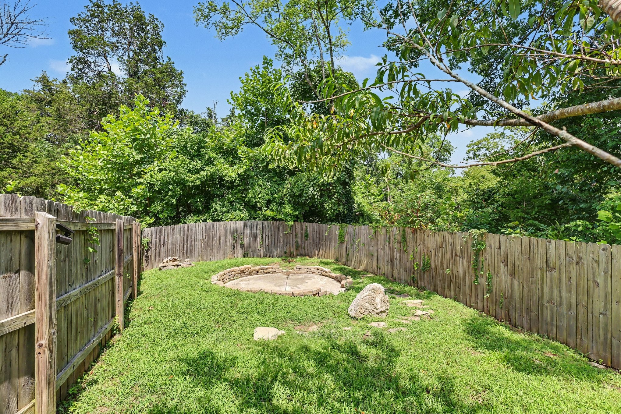2233 Bee Hive Dr, Columbia, TN 38401