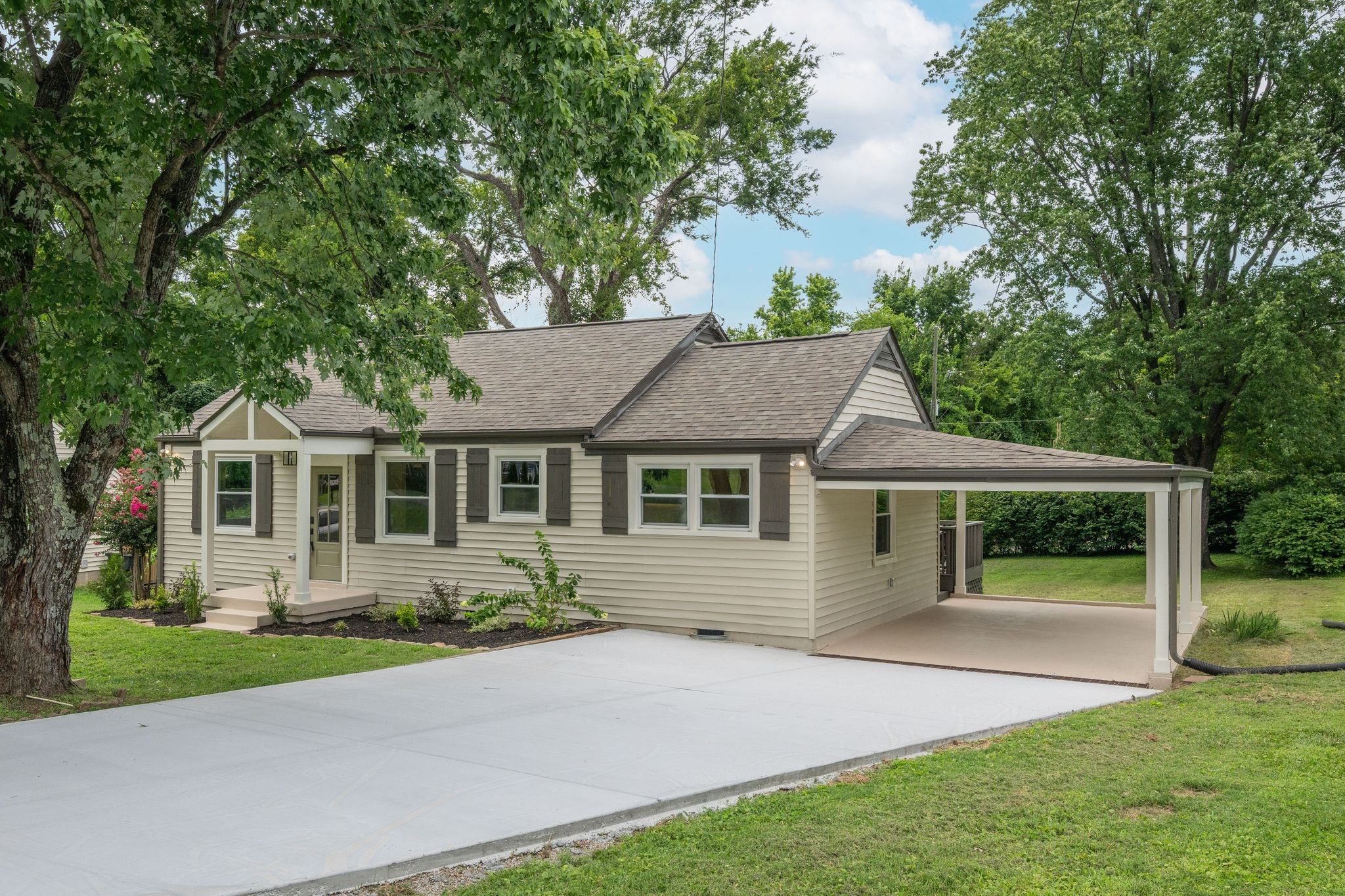 2705 Live Oak Rd, Nashville, TN 37210