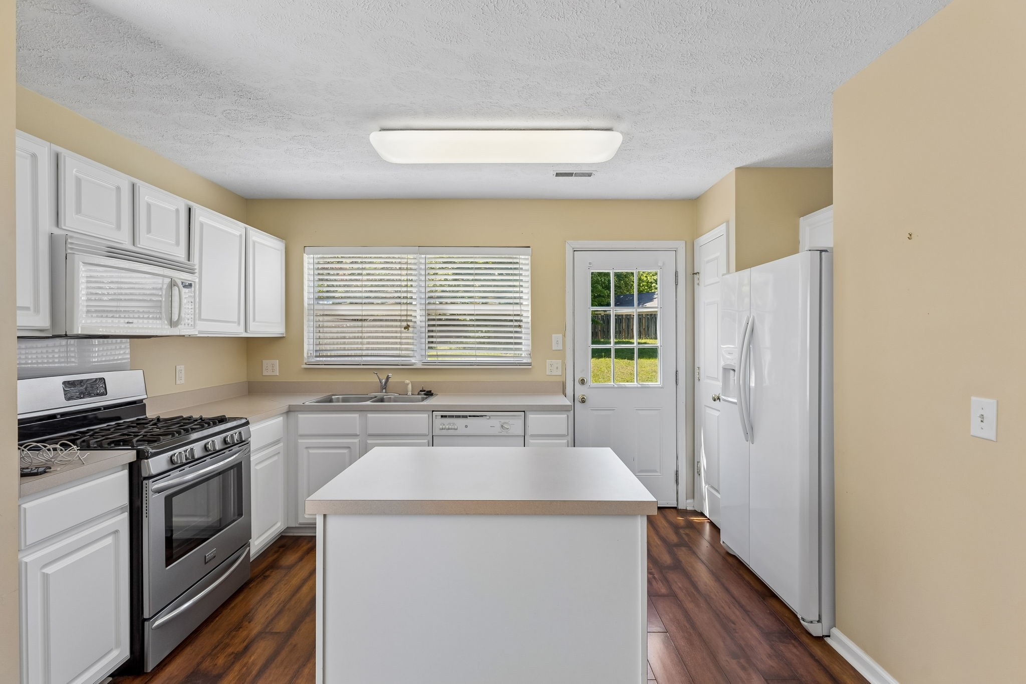 2005 Remington Park Rd, Hermitage, TN 37076