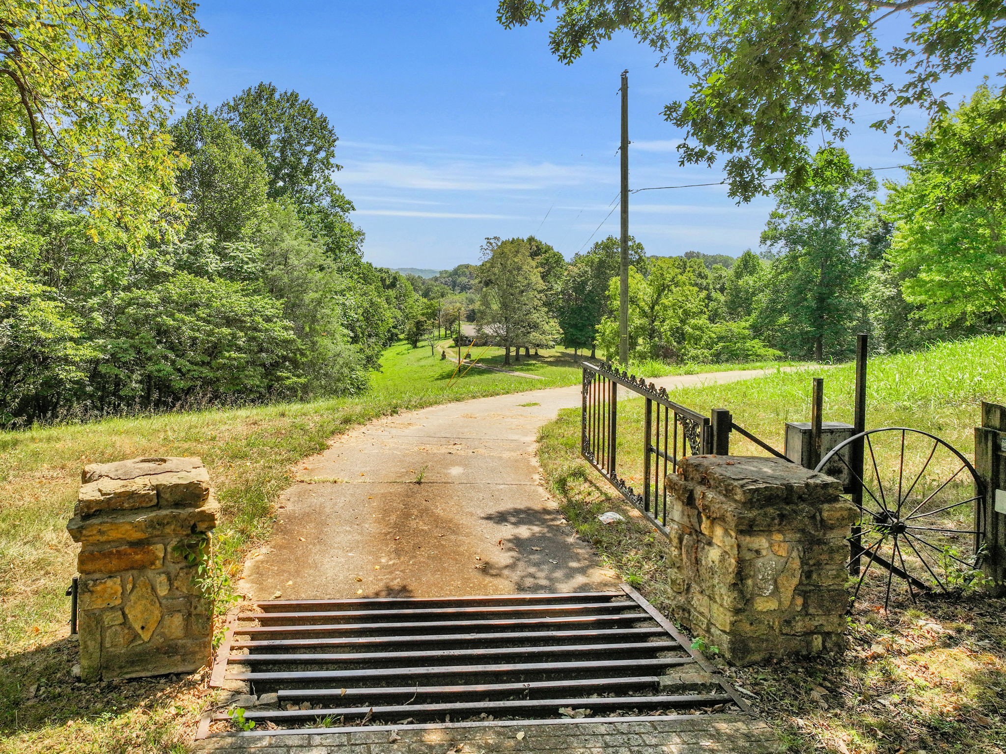 8455 Lewis Rd, Nashville, TN 37221