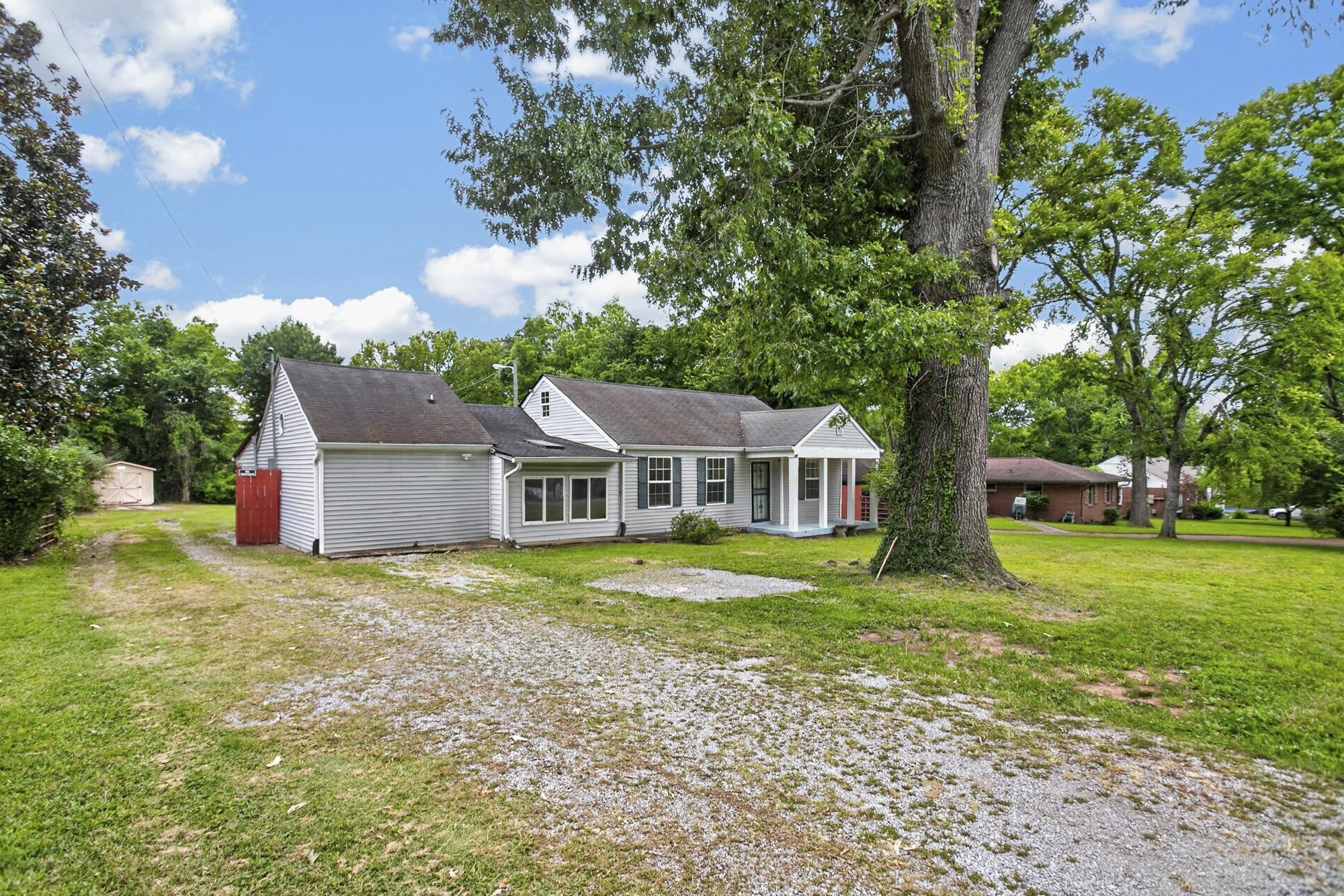 4913 Log Cabin Rd, Nashville, TN 37216