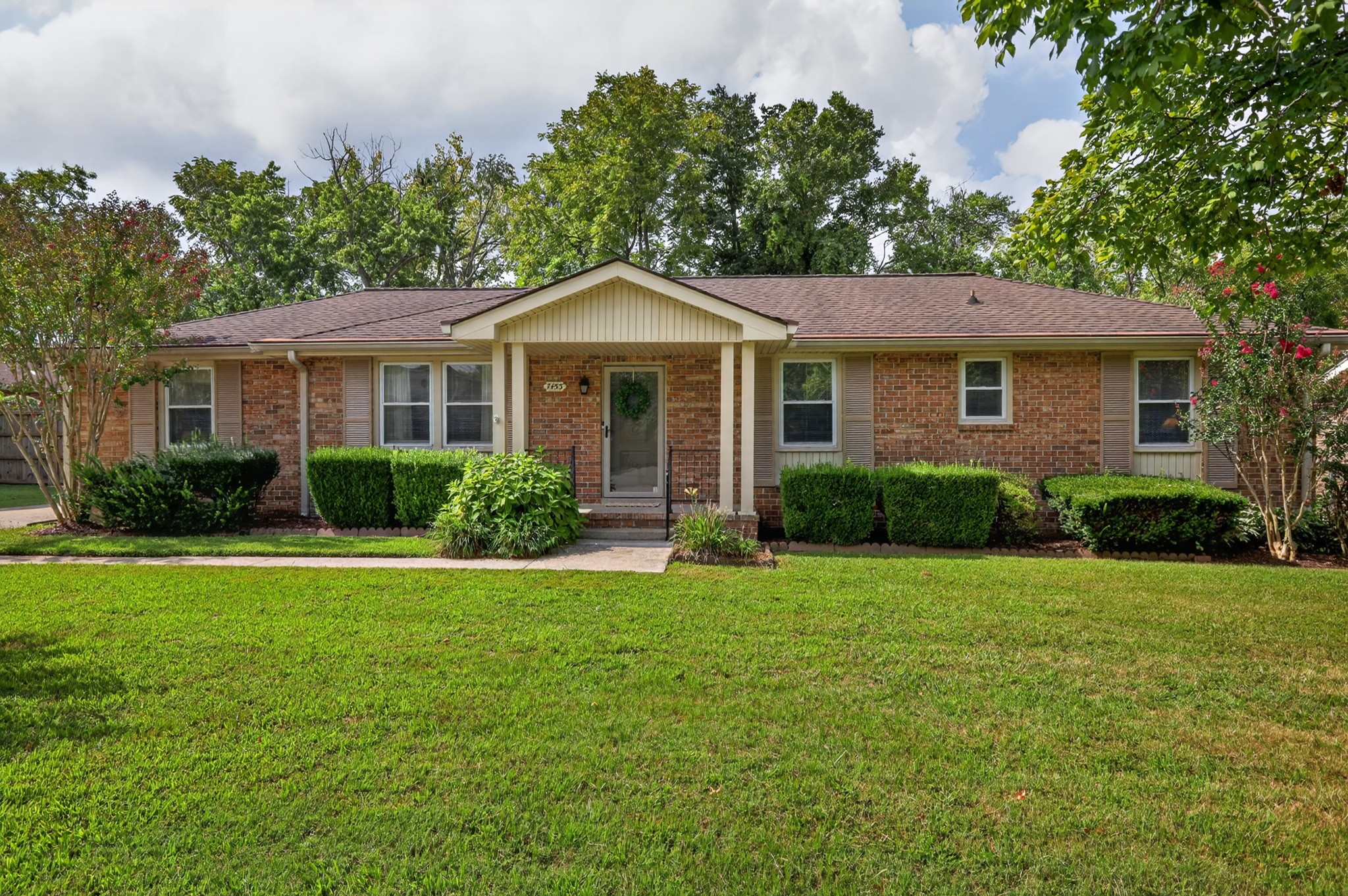7453 Harrow Dr, Nashville, TN 37221