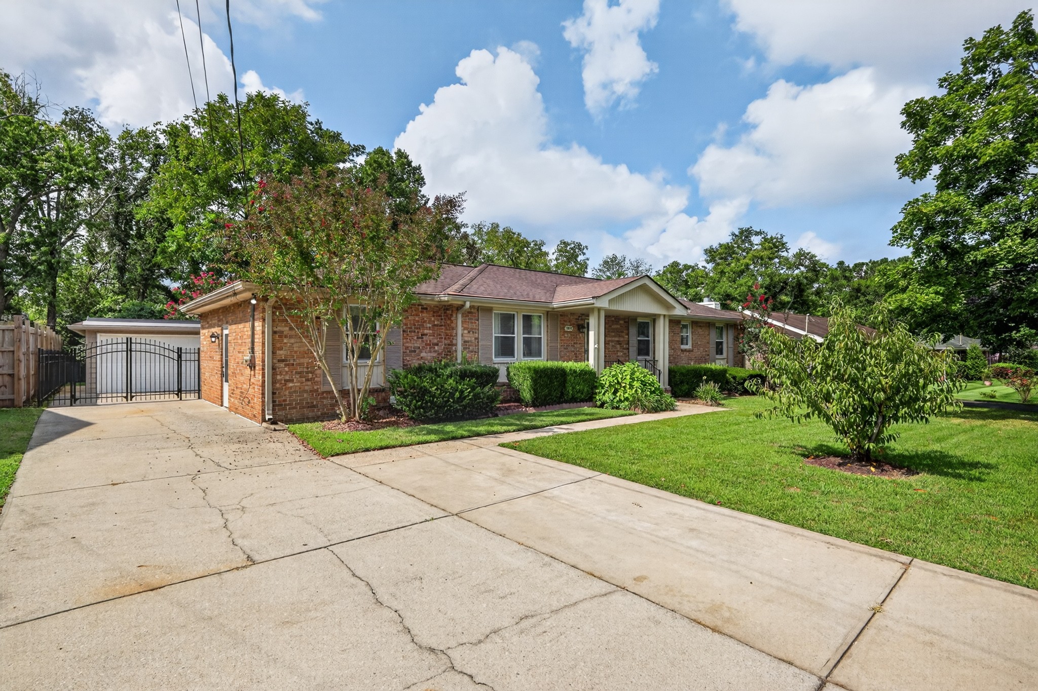 7453 Harrow Dr, Nashville, TN 37221