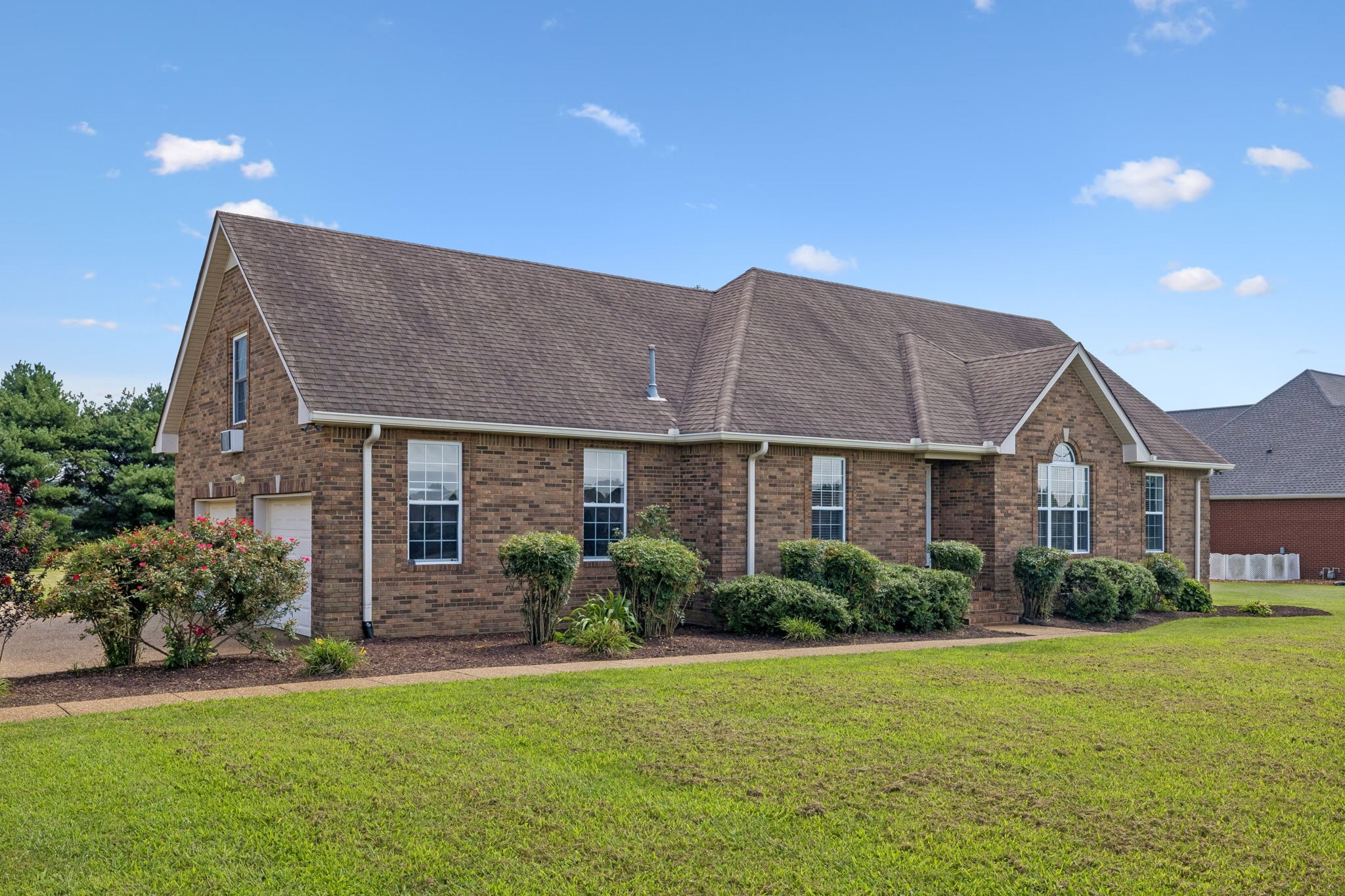 7437 Pinson Ln, White House, TN 37188