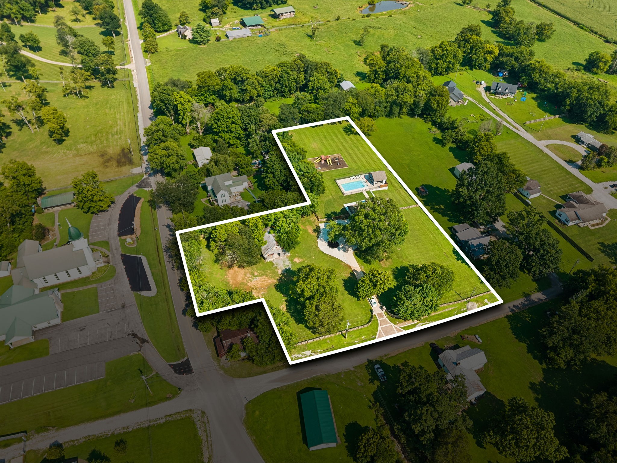 4009 Erwin Rd, Columbia, TN 38401