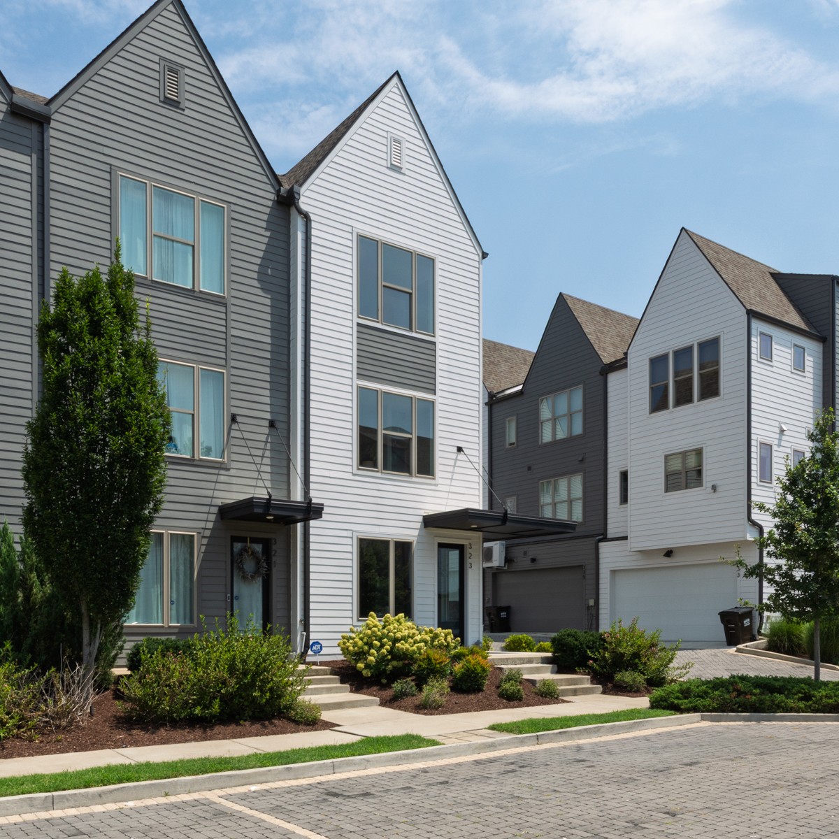 323 East Village Ln, Nashville, TN 37216