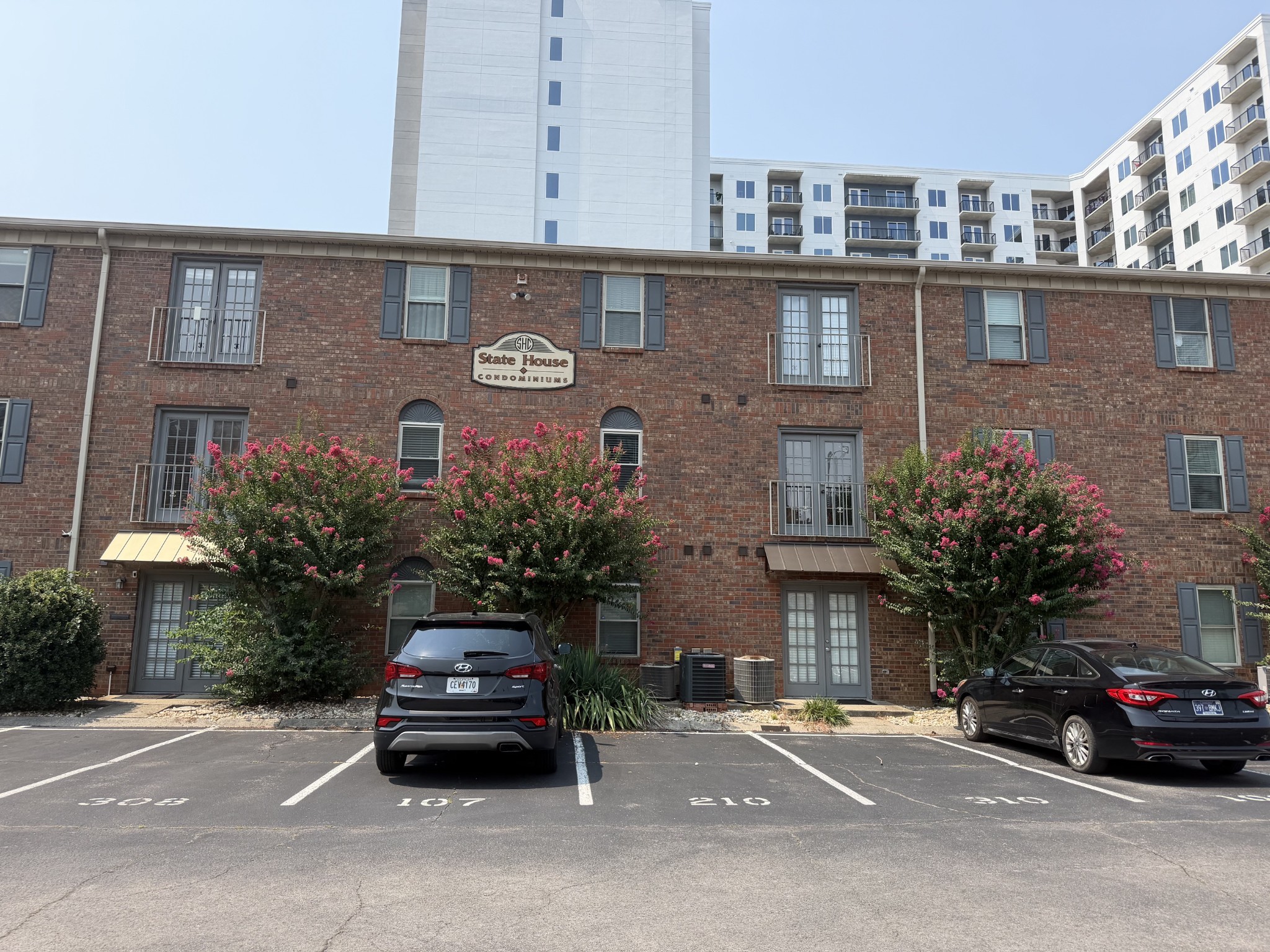 1808 State St #207, Nashville, TN 37203