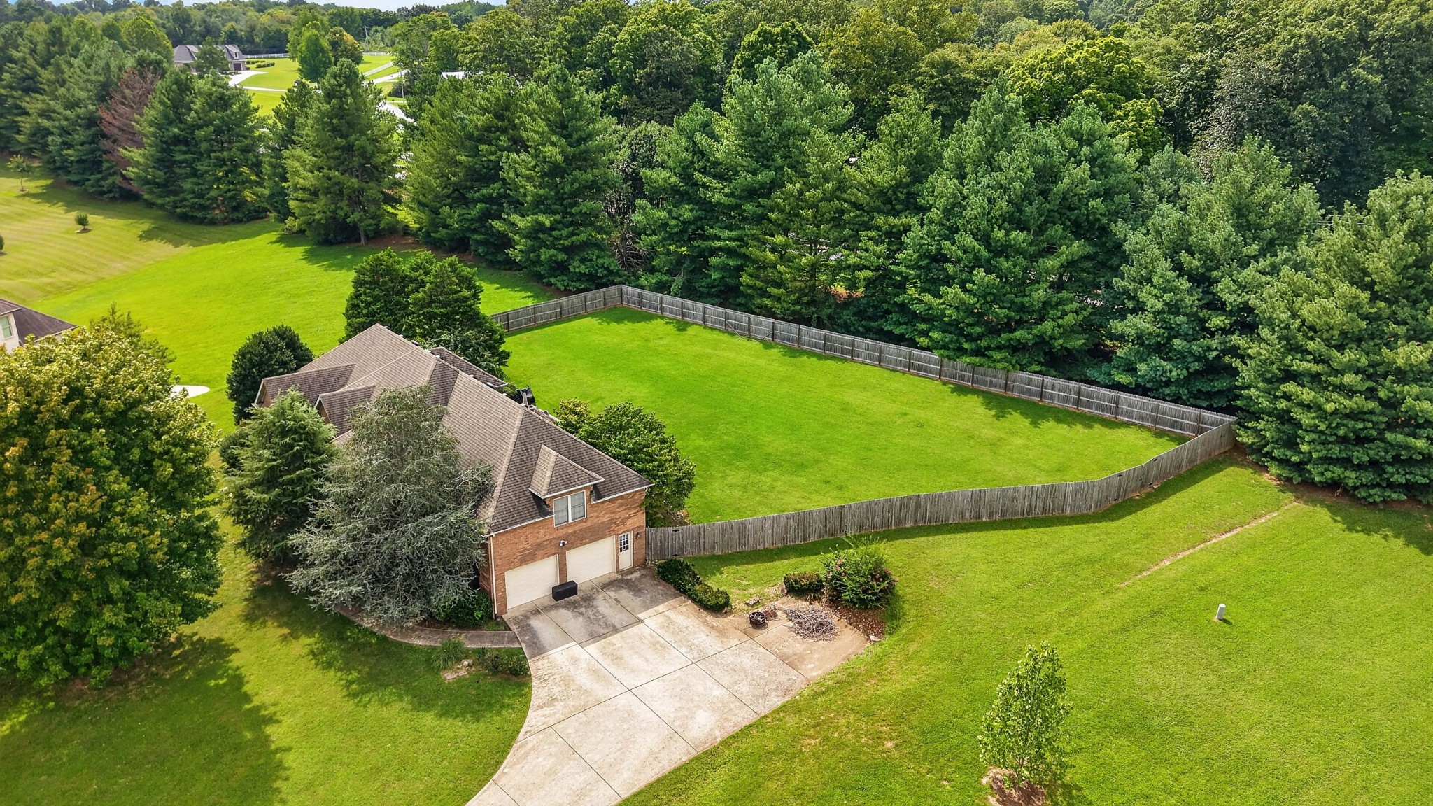 2015 Bryans Park Ct, Springfield, TN 37172