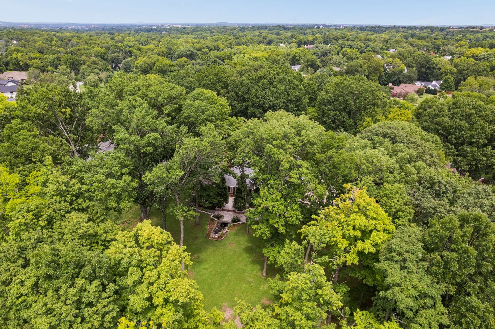 943 Oak Valley Ln, Nashville, TN 37220