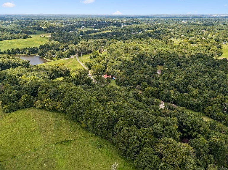2541 Distillery Rd, Greenbrier, TN 37073