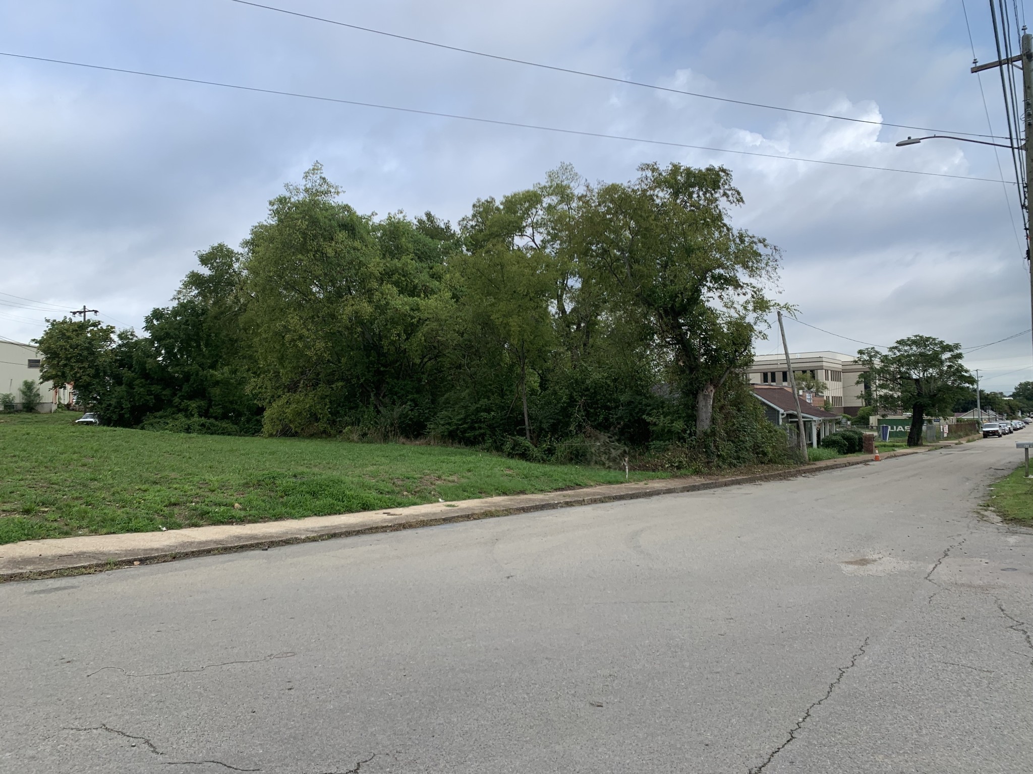 1124 Woodland St, Columbia, TN 38401