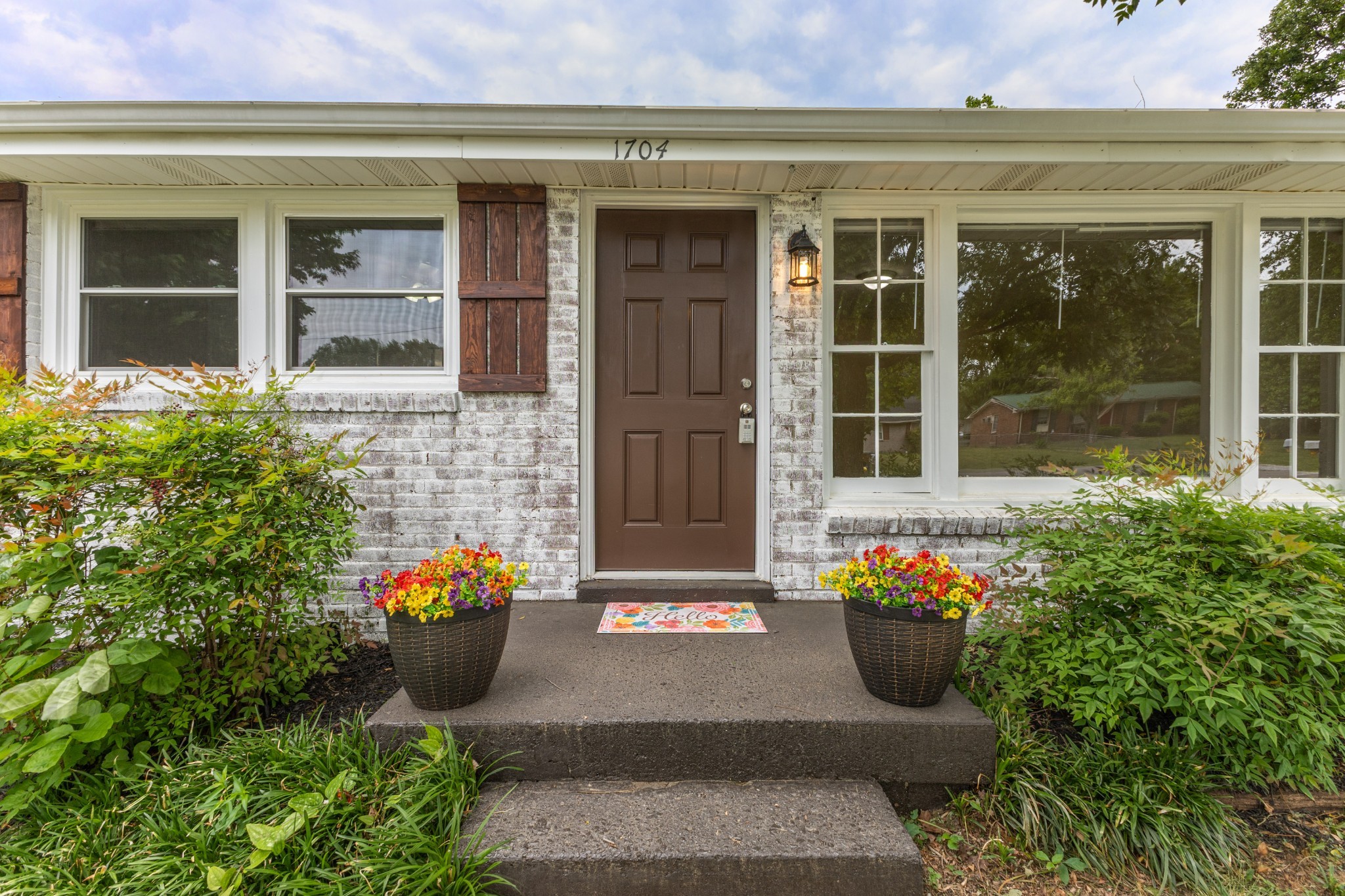 1704 Woodside Dr, Springfield, TN 37172