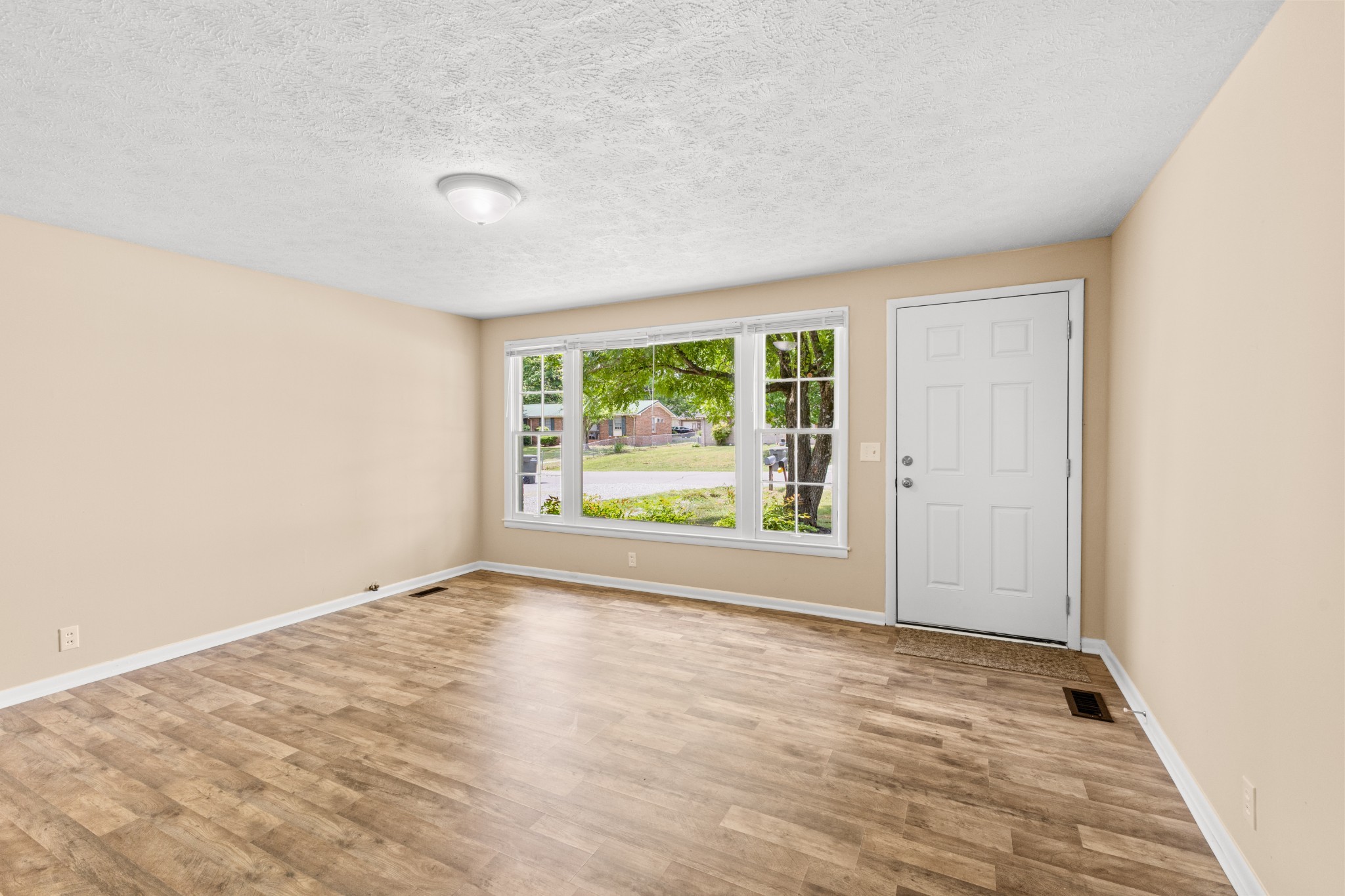 1704 Woodside Dr, Springfield, TN 37172