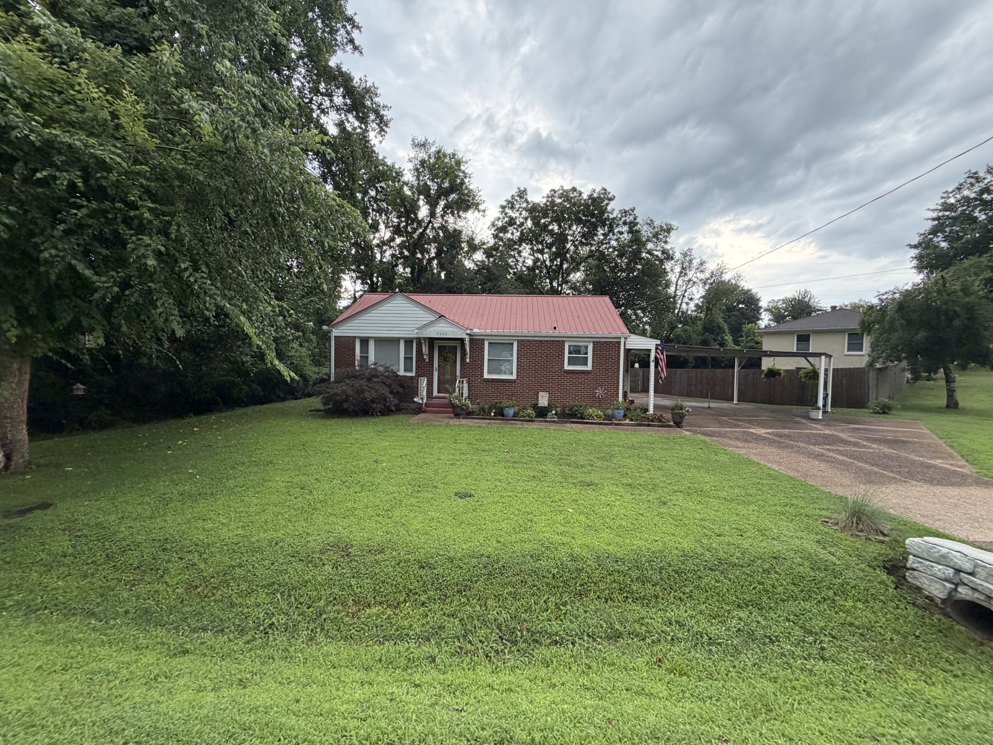 2113 Geneiva Dr, Nashville, TN 37216