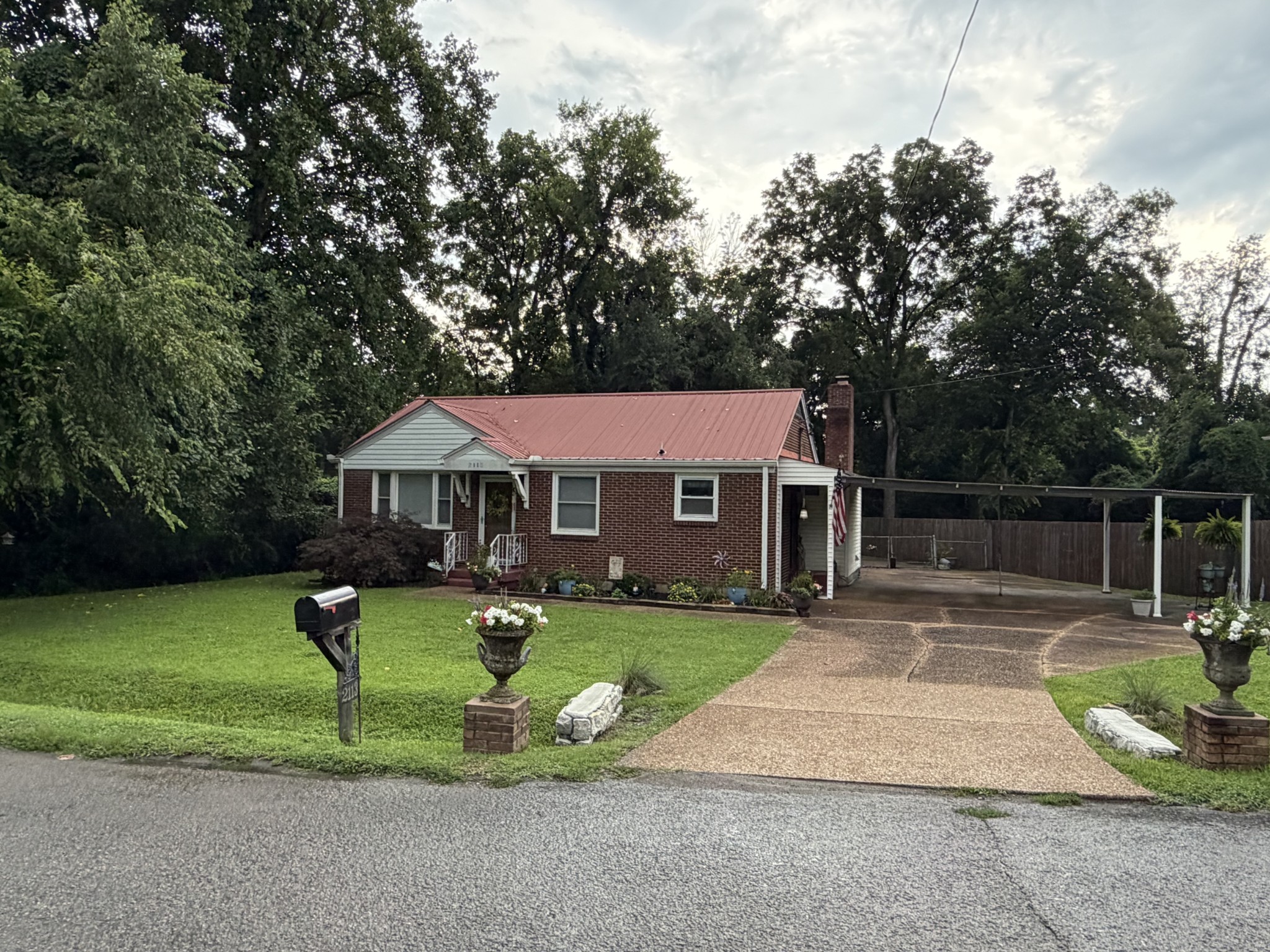 2113 Geneiva Dr, Nashville, TN 37216
