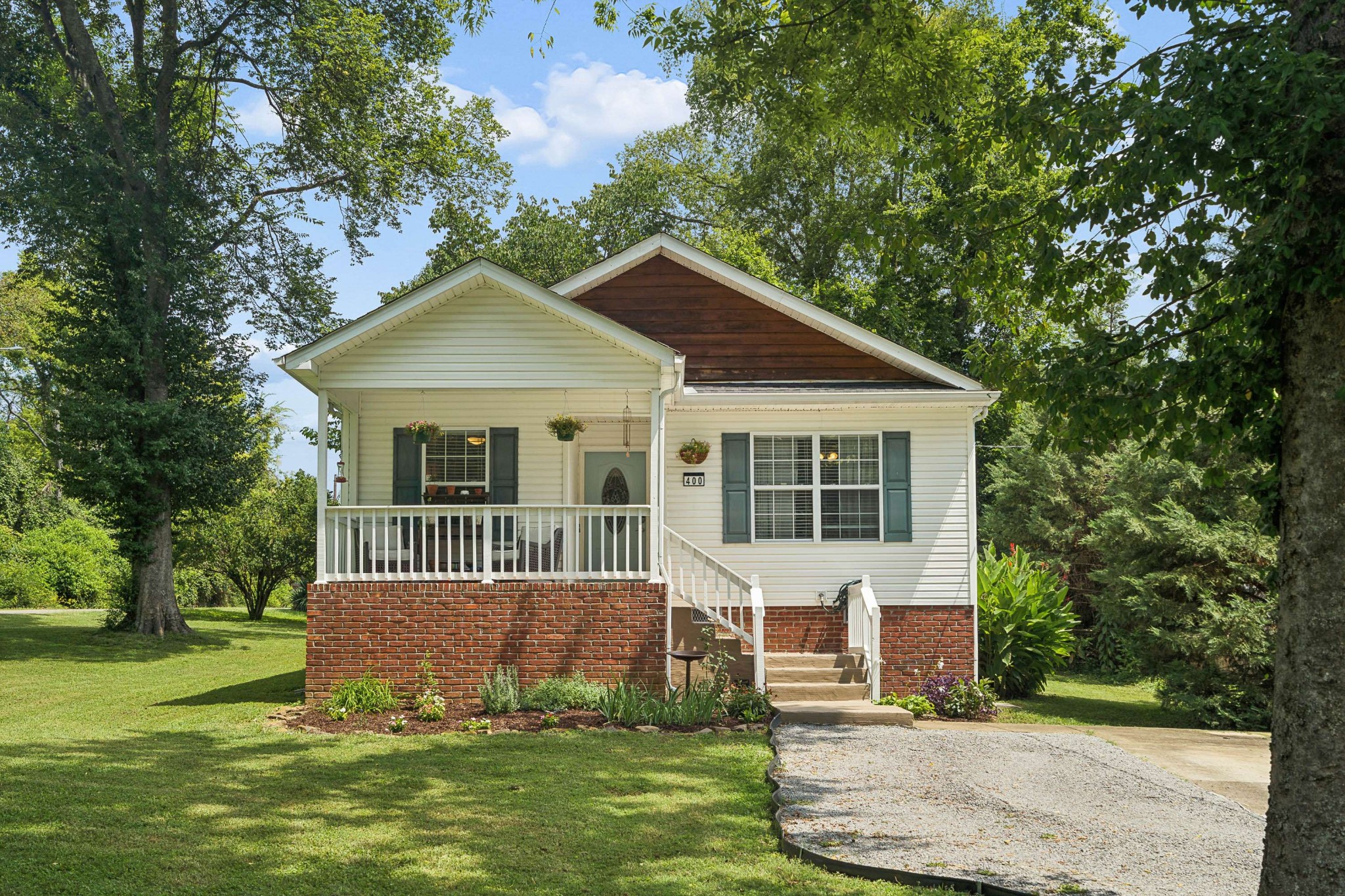 400 Indian Trl, Madison, TN 37115