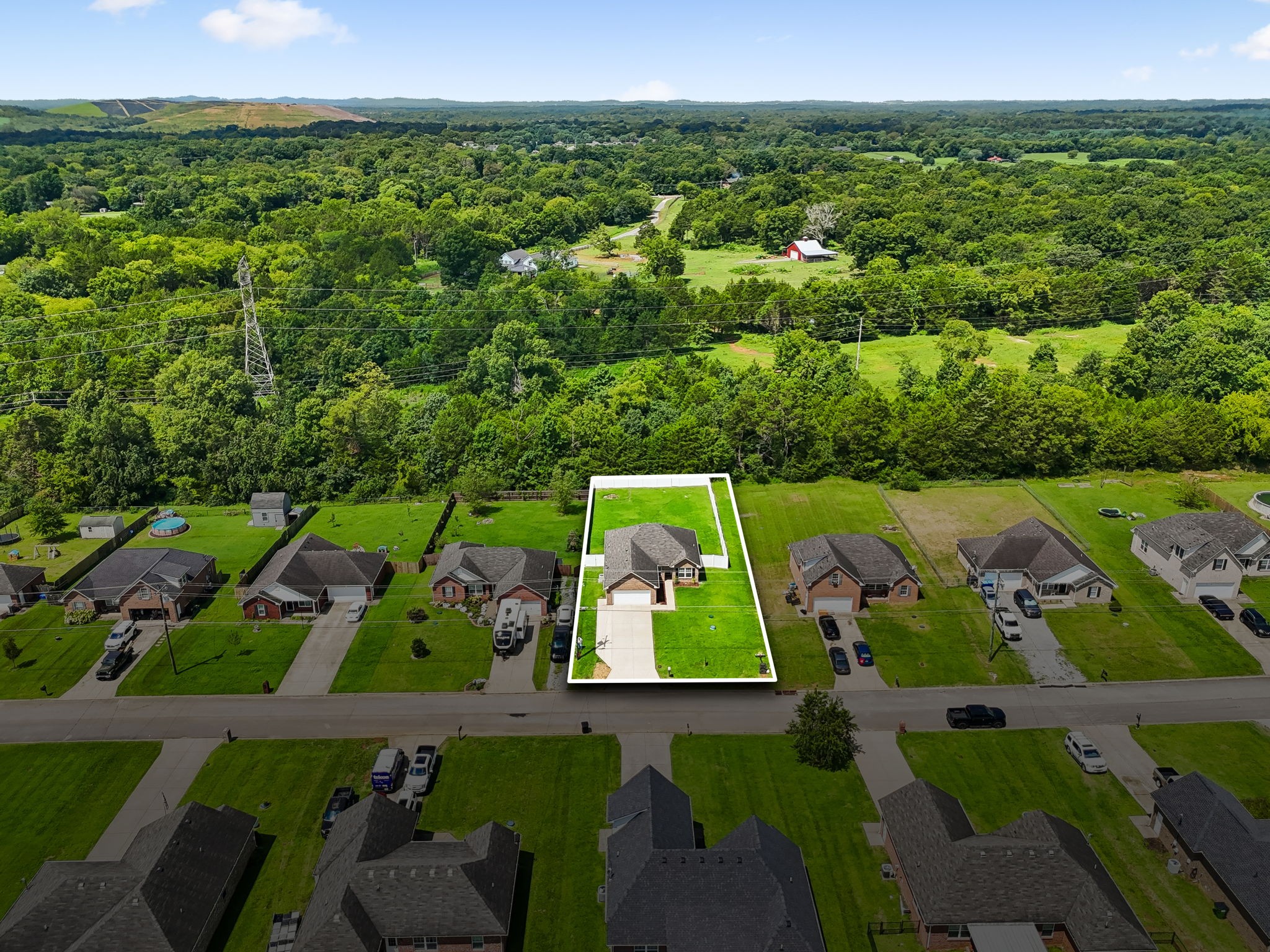 2029 Barretts Ridge Dr, Murfreesboro, TN 37130