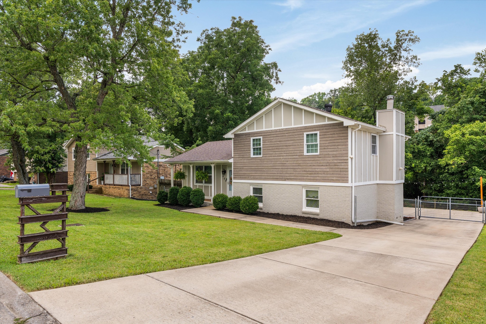 449 Rockwood Dr, Hermitage, TN 37076